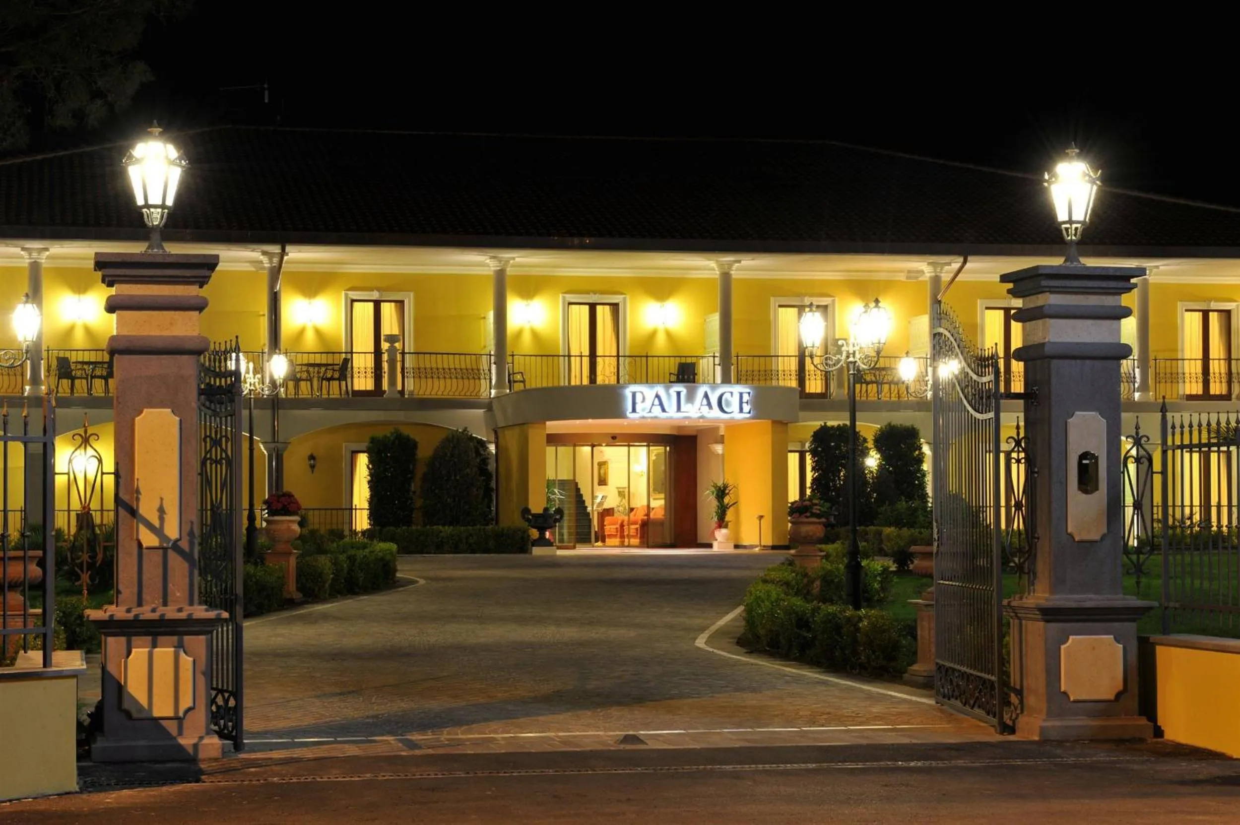 Facade/entrance in Hotel Lido - Beach and Palace