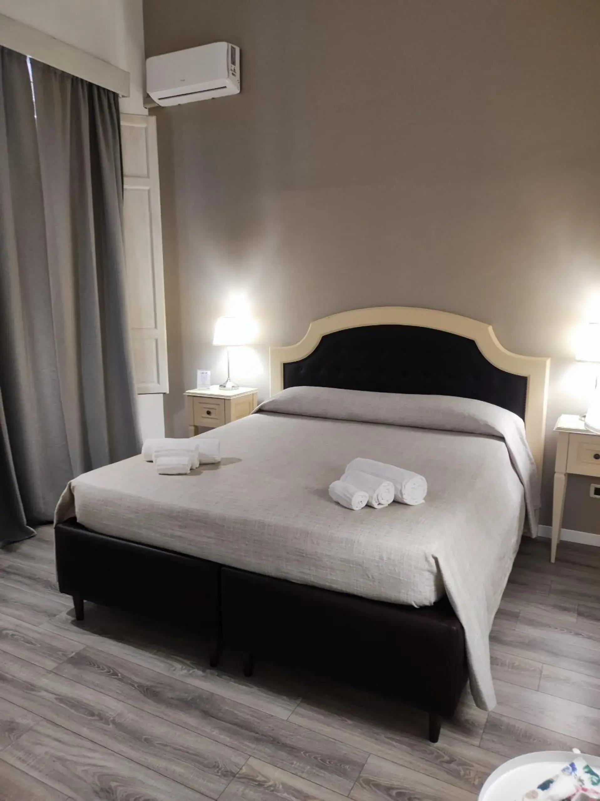 Standard Triple Room in La Collegiata Guest House Standard Triple Room in La Collegiata Guest House