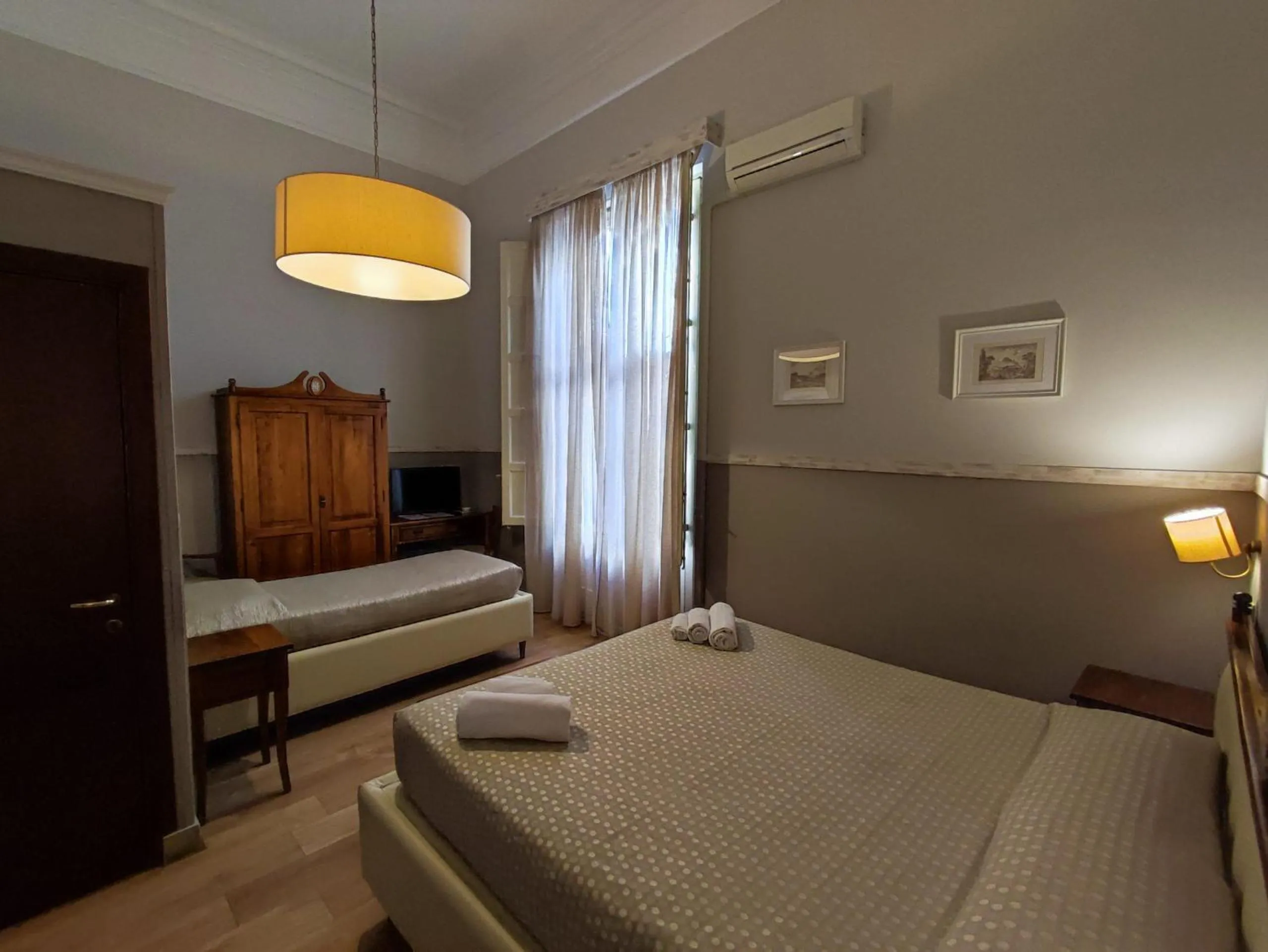 Bed in La Collegiata Guest House
