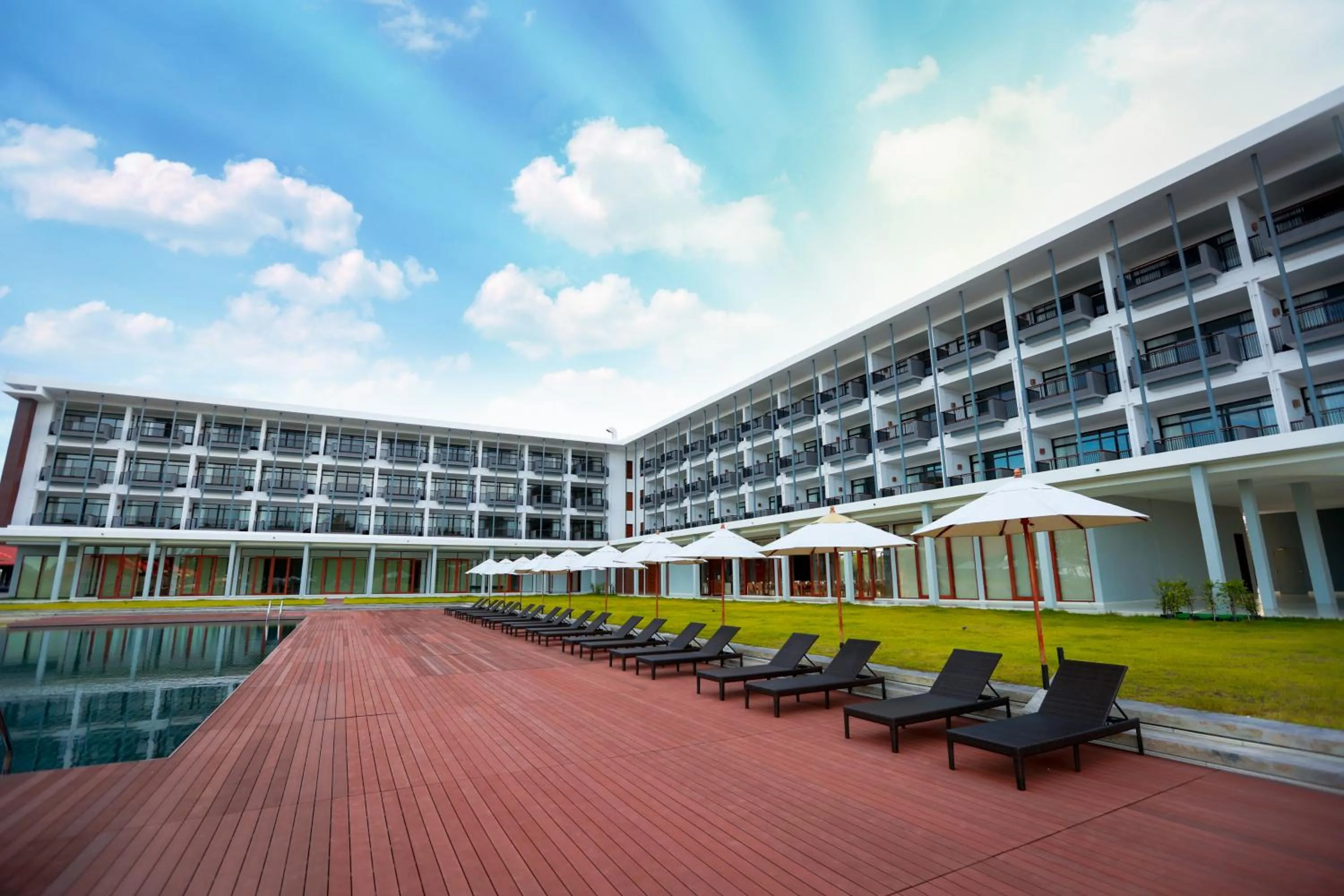 Property building in Sea Sand Sun Hua Hin by JC Kevin Hotel & Resort