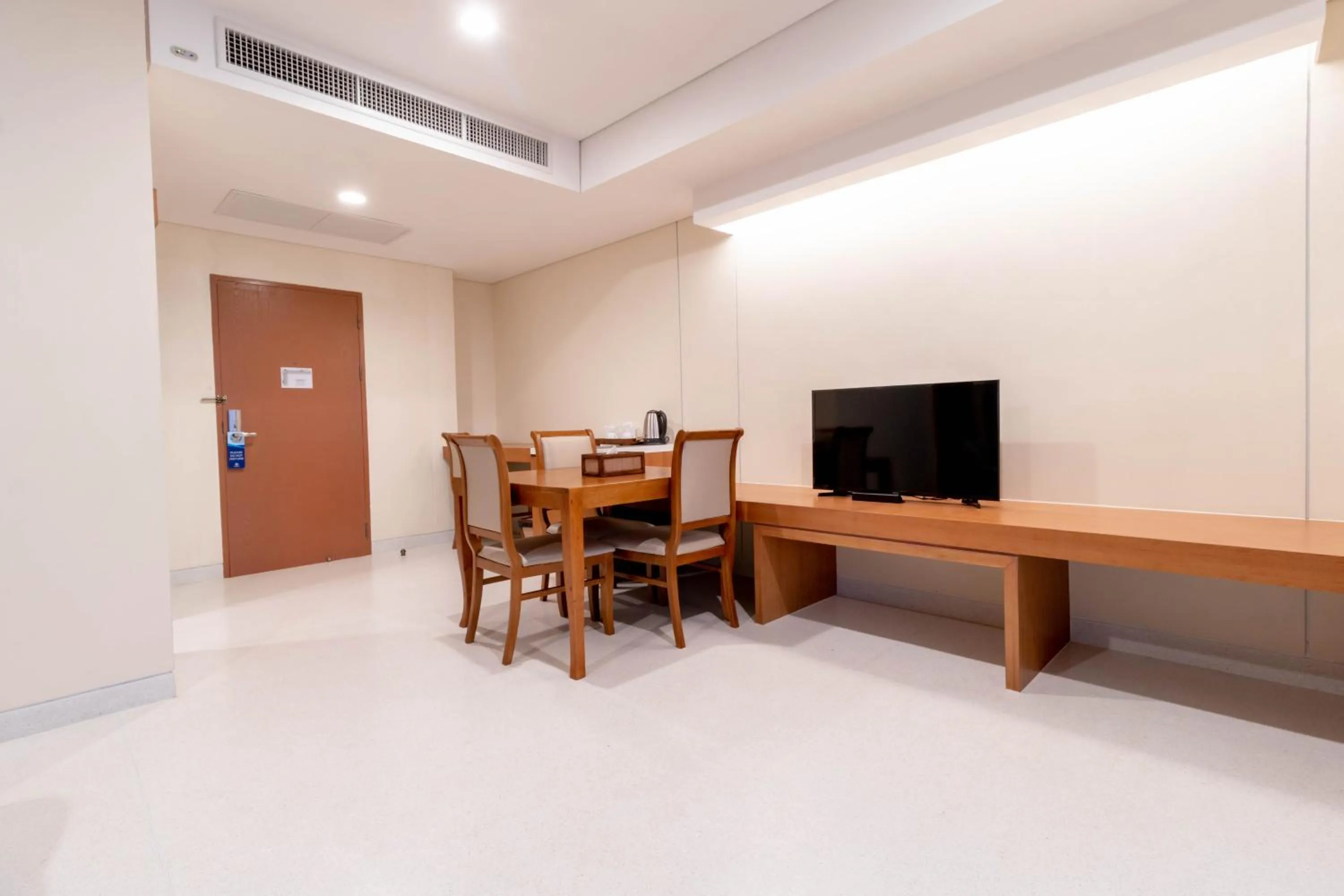 Dining area in Sea Sand Sun Hua Hin by JC Kevin Hotel & Resort