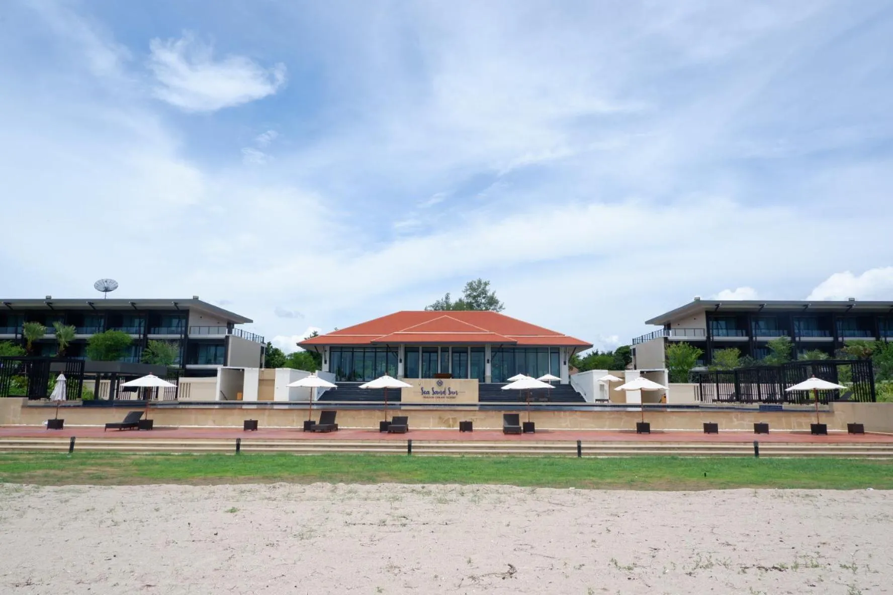 Property building in Sea Sand Sun Hua Hin by JC Kevin Hotel & Resort