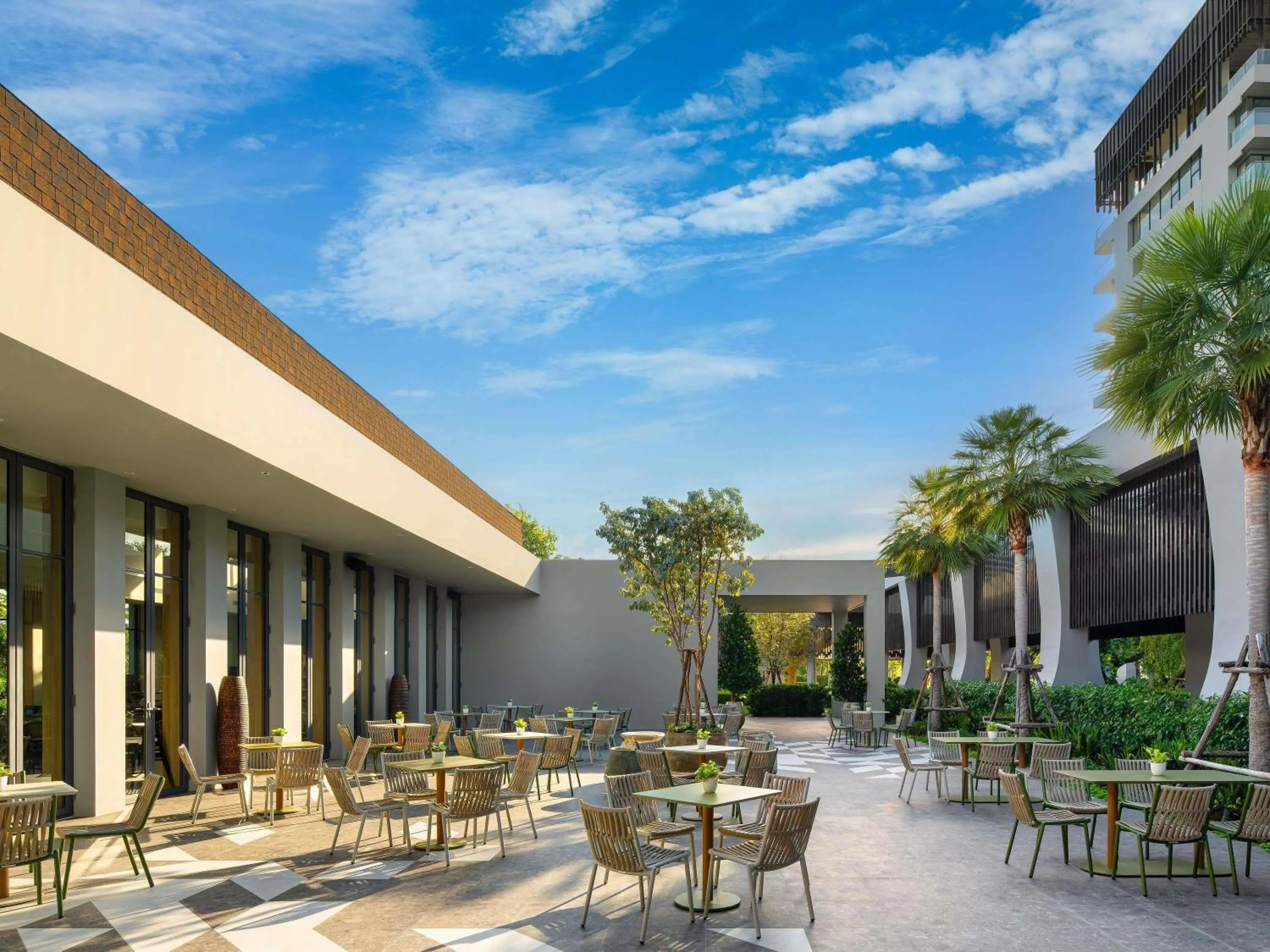 Restaurant/places to eat in Mercure Rayong Lomtalay Villas & Resort