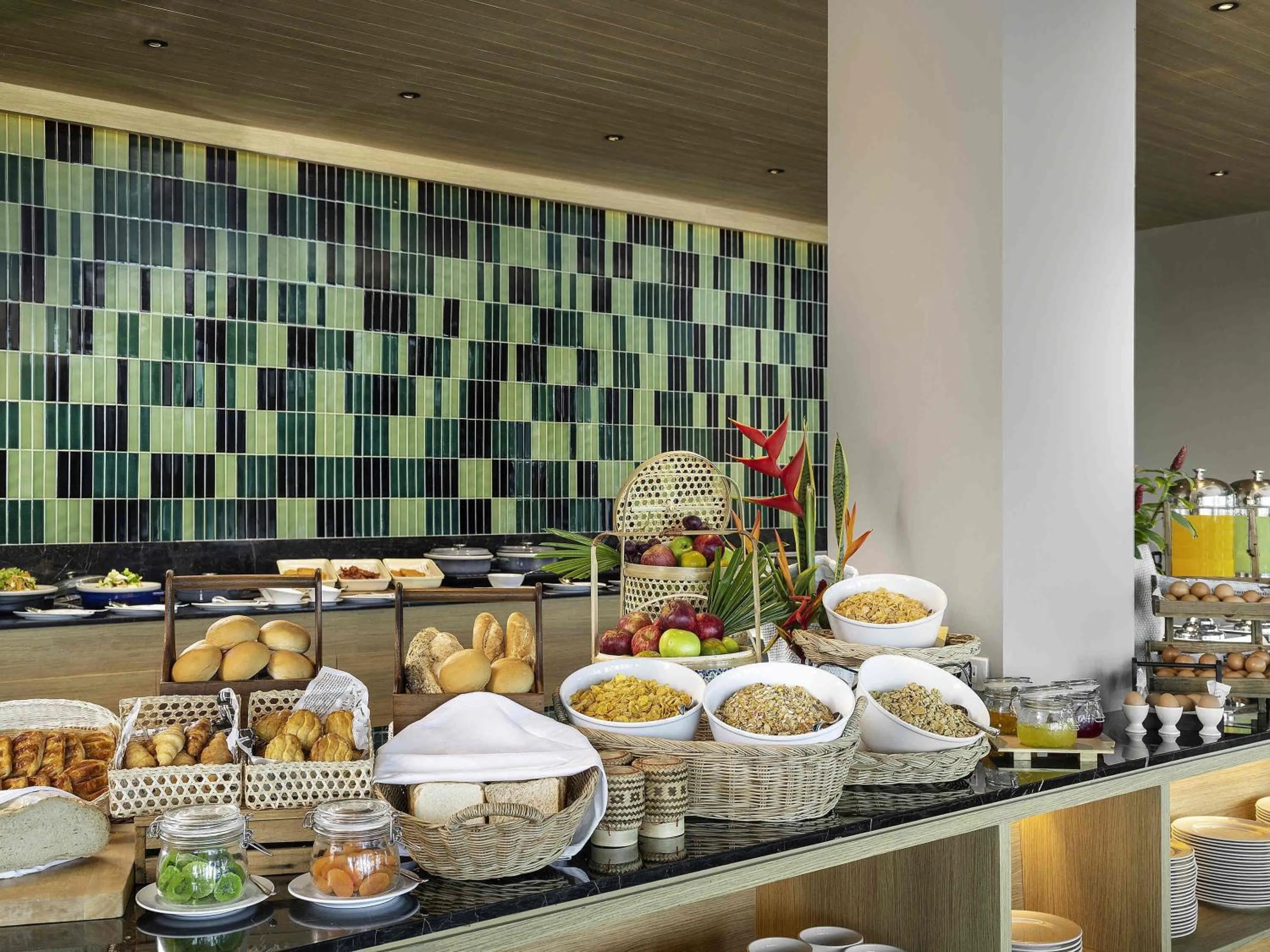 Restaurant/places to eat in Mercure Rayong Lomtalay Villas & Resort