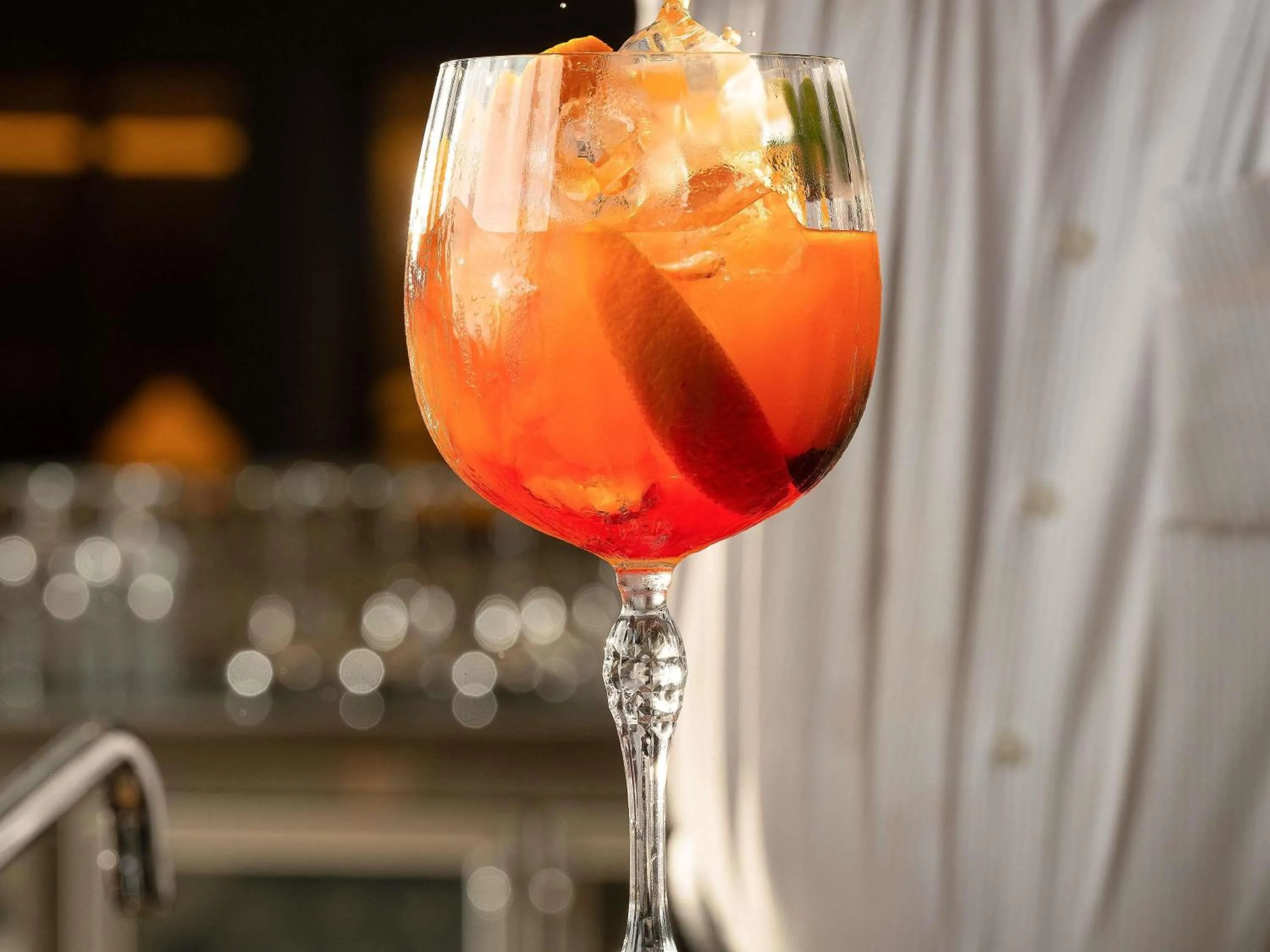 Lounge or bar in Mercure Rayong Lomtalay Villas & Resort