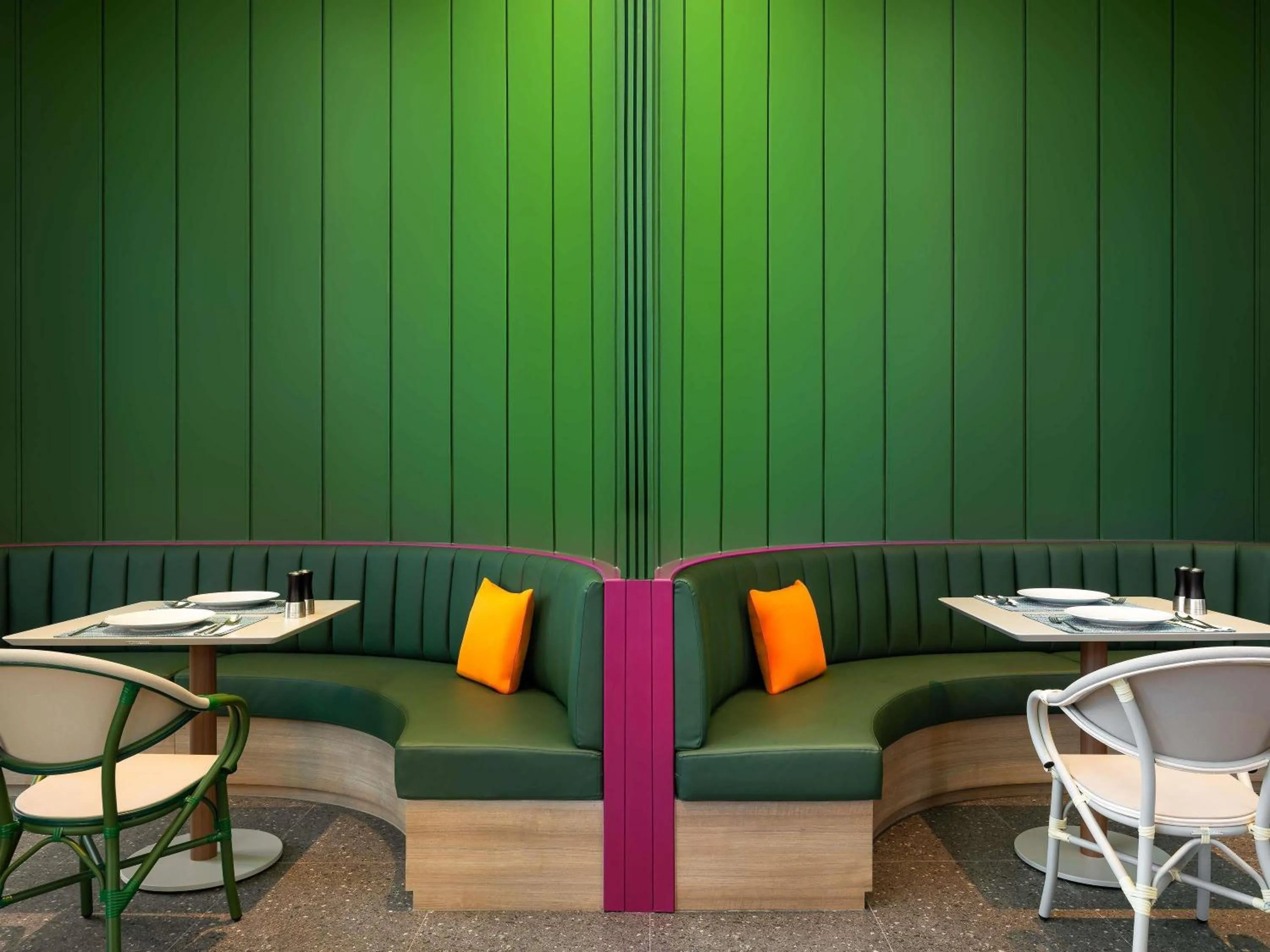 Restaurant/places to eat in Mercure Rayong Lomtalay Villas & Resort