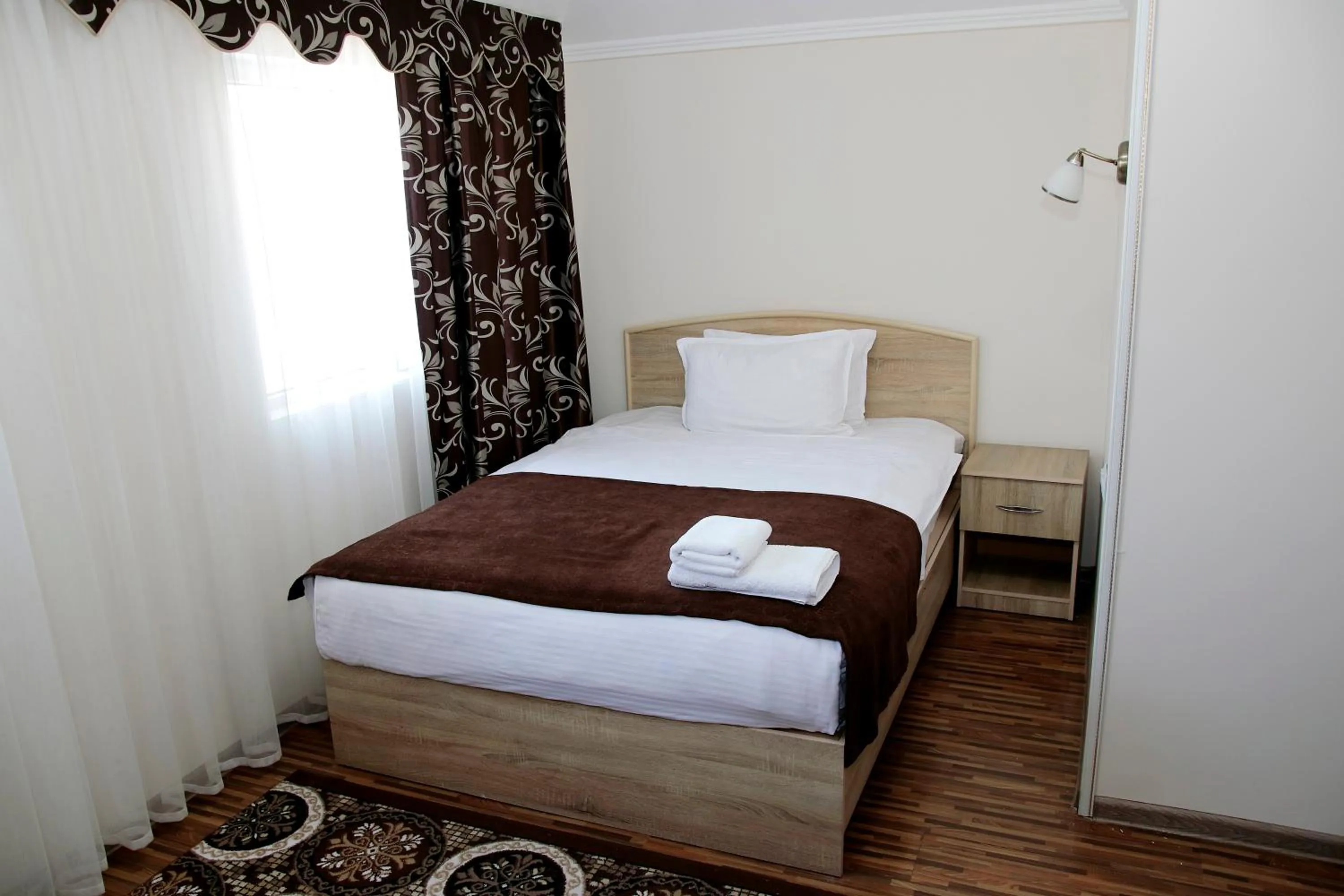 Photo of the whole room, Bed in Sunrise Osh