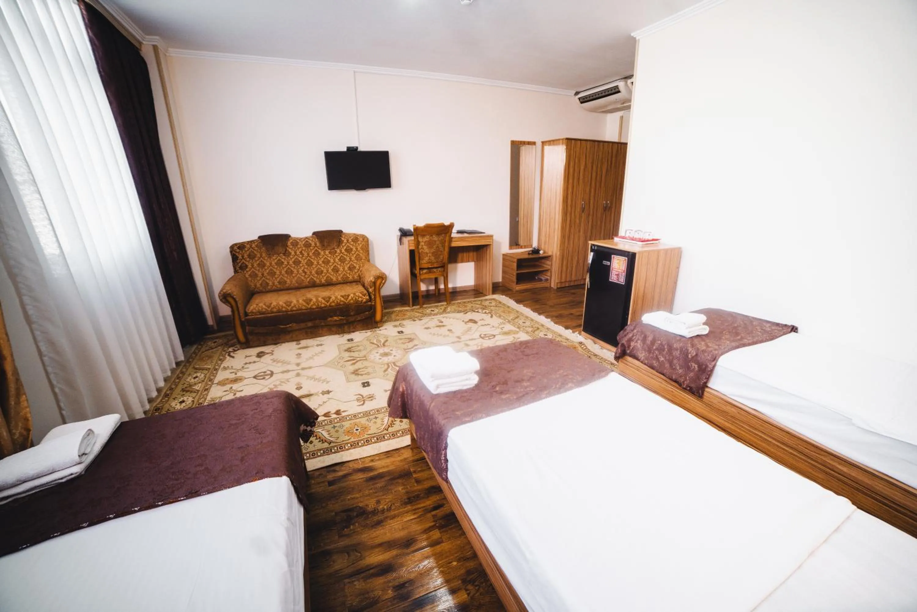 Photo of the whole room, Bed in Sunrise Osh