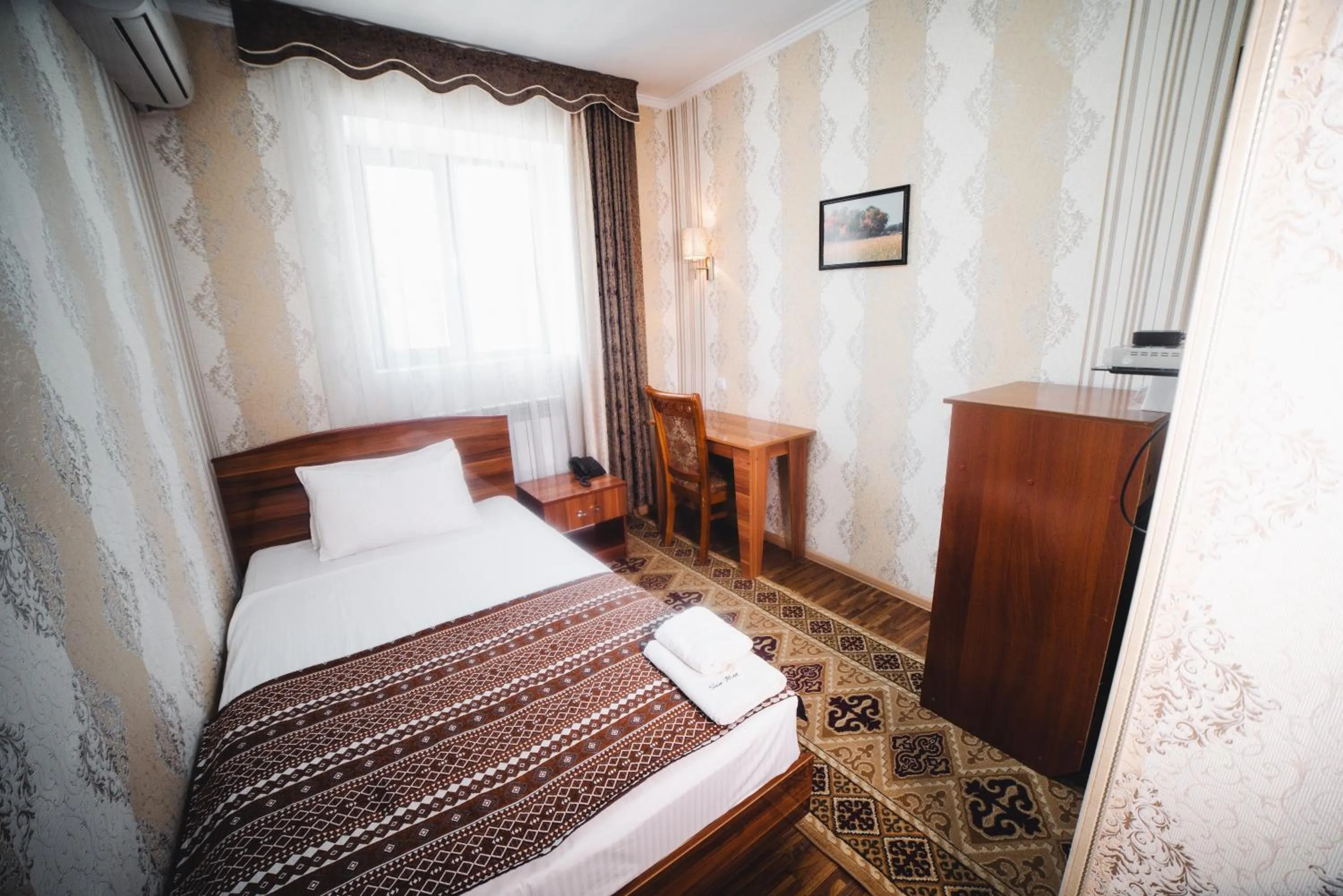 Photo of the whole room, Bed in Sunrise Osh