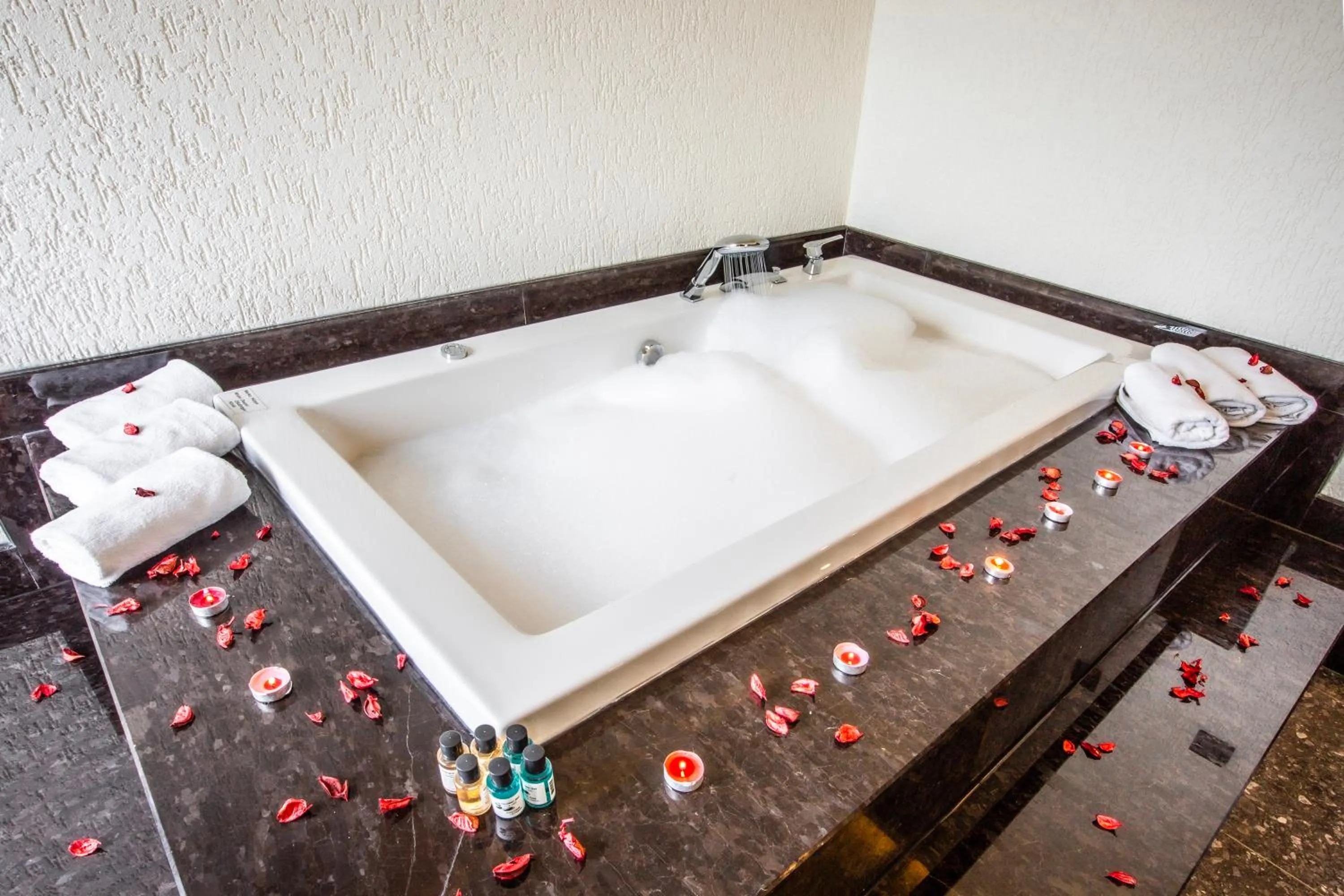 Hot Tub in NEHİR OTEL