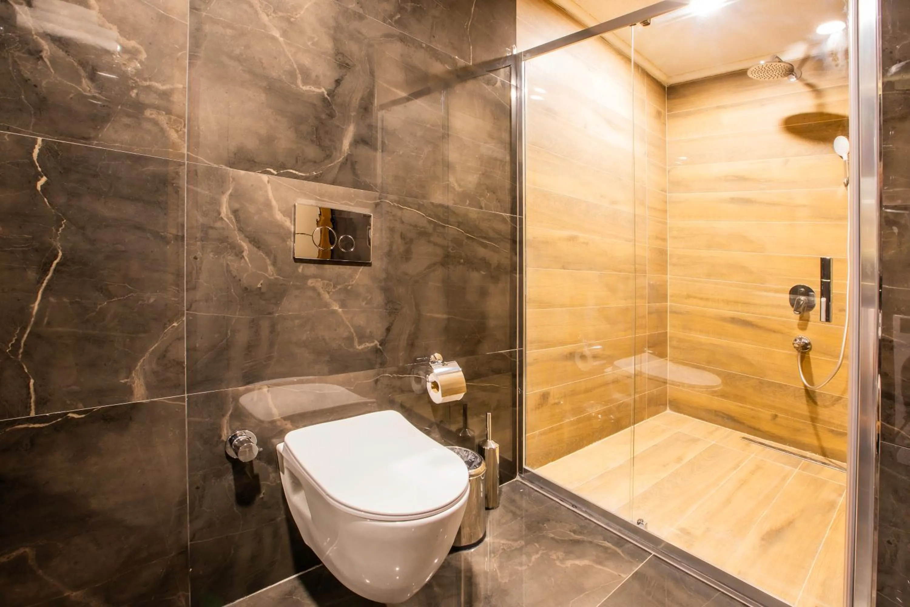 Shower in NEHİR OTEL