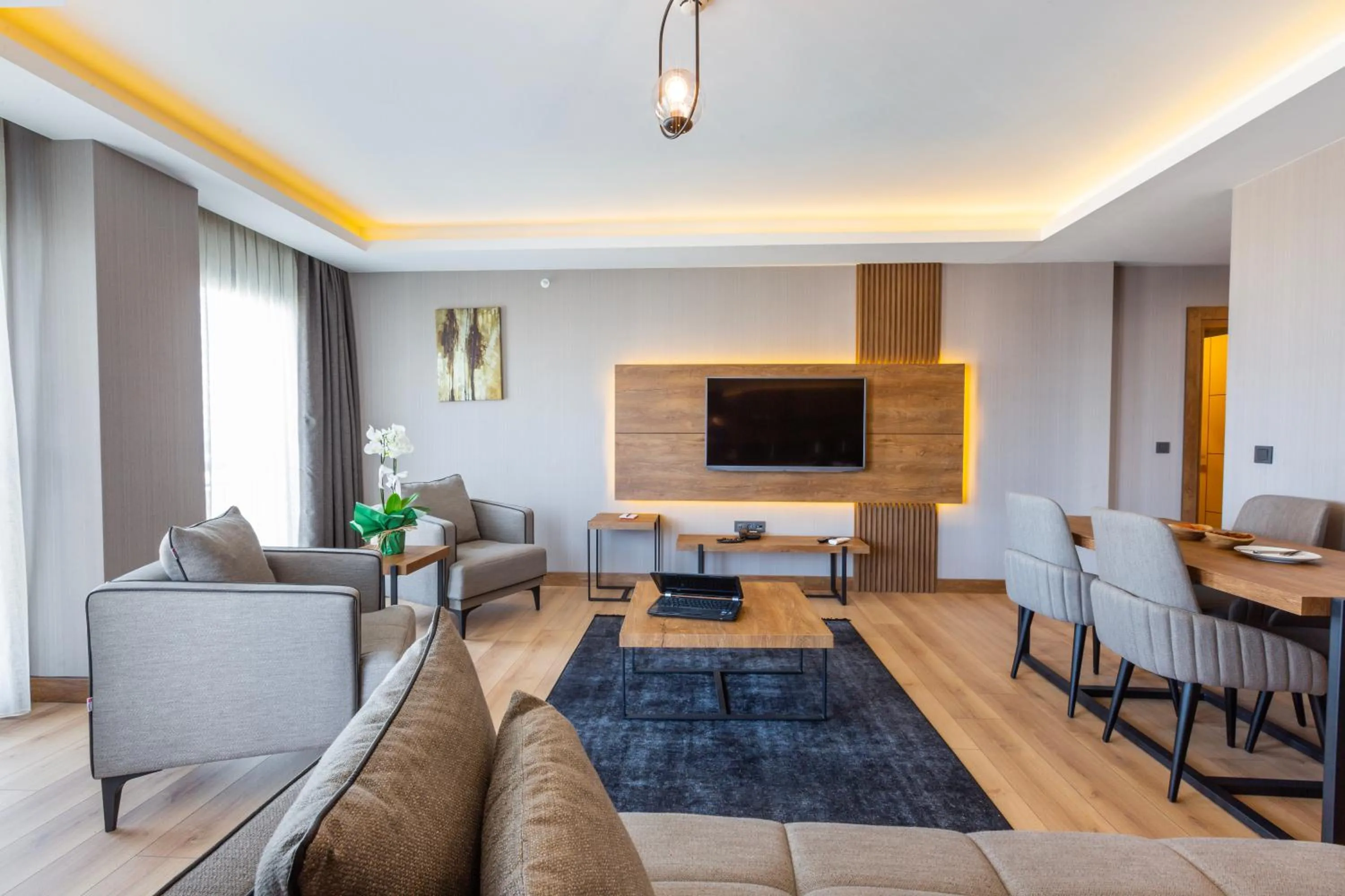 Communal lounge/ TV room in NEHİR OTEL