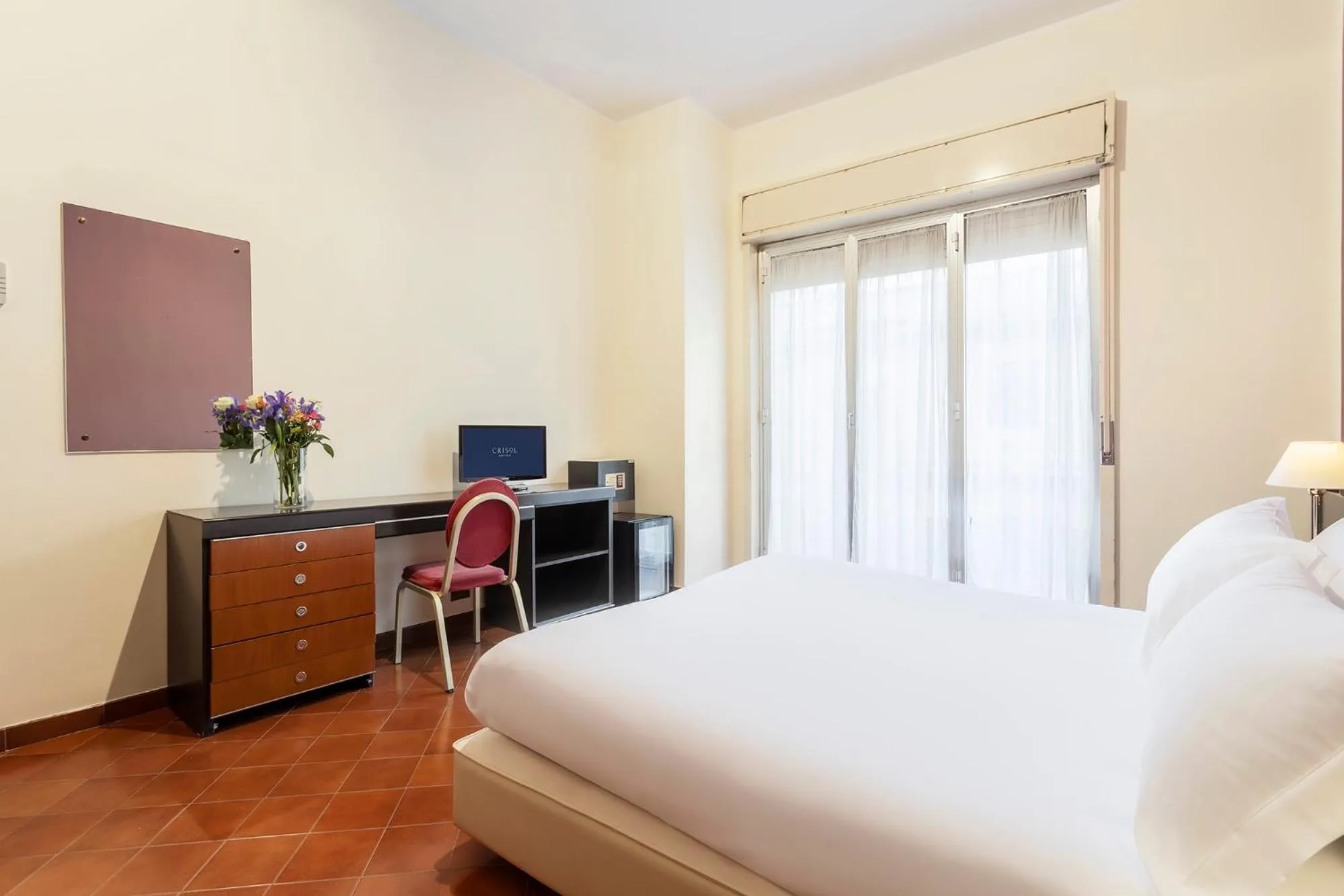 Photo of the whole room, Bed in Crisol Europa