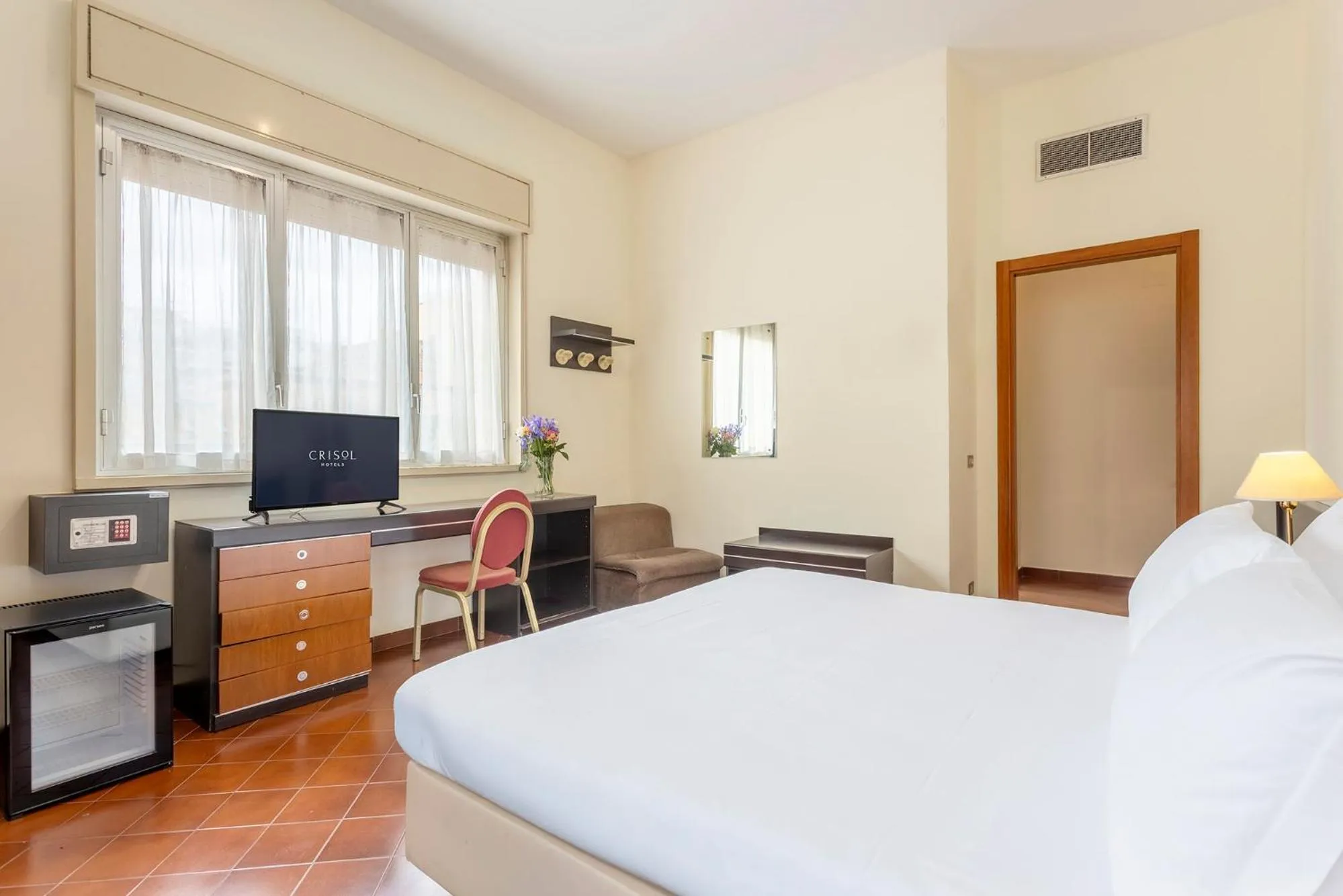 Photo of the whole room, Bed in Crisol Europa