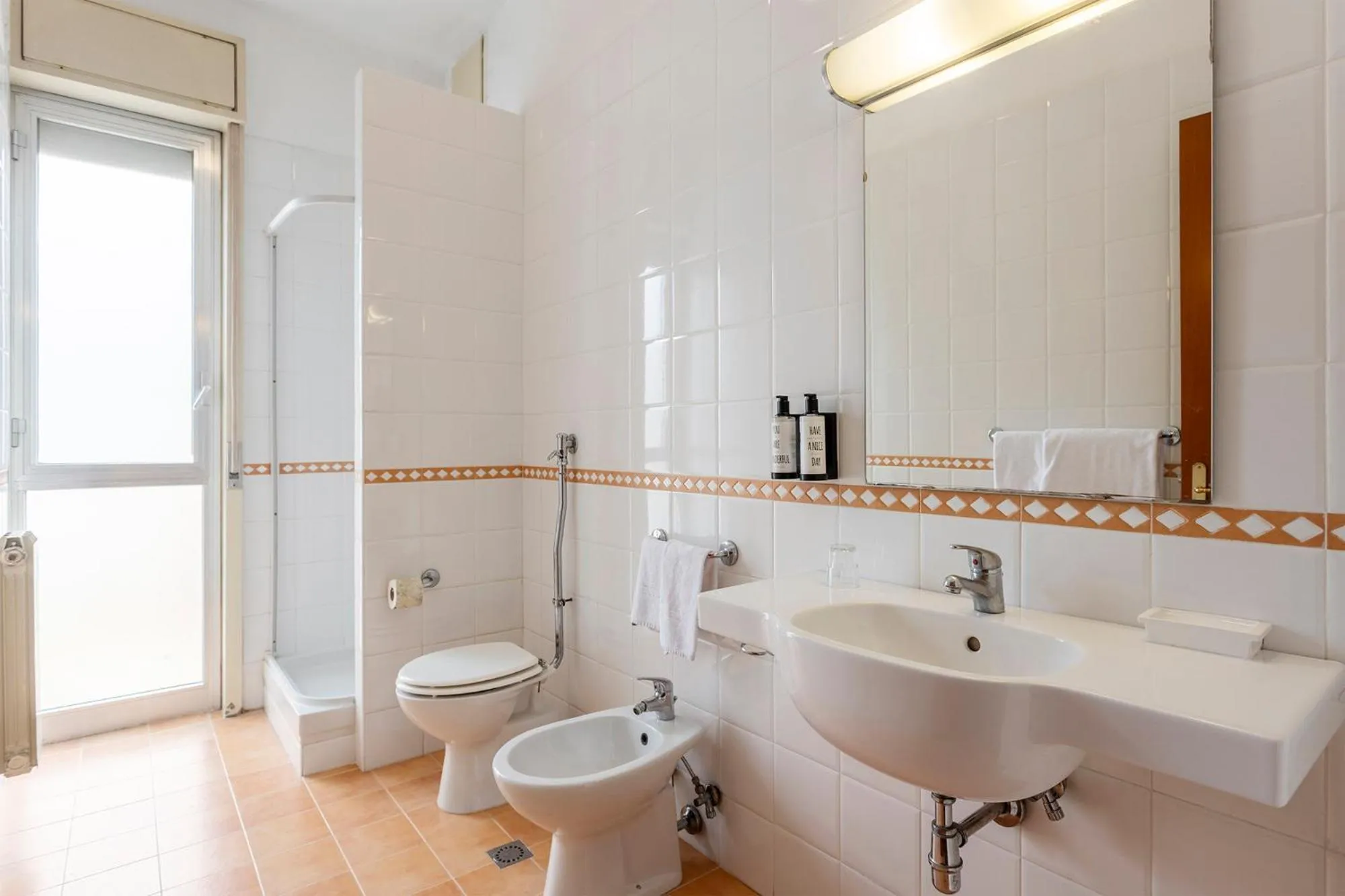 Shower in Crisol Europa