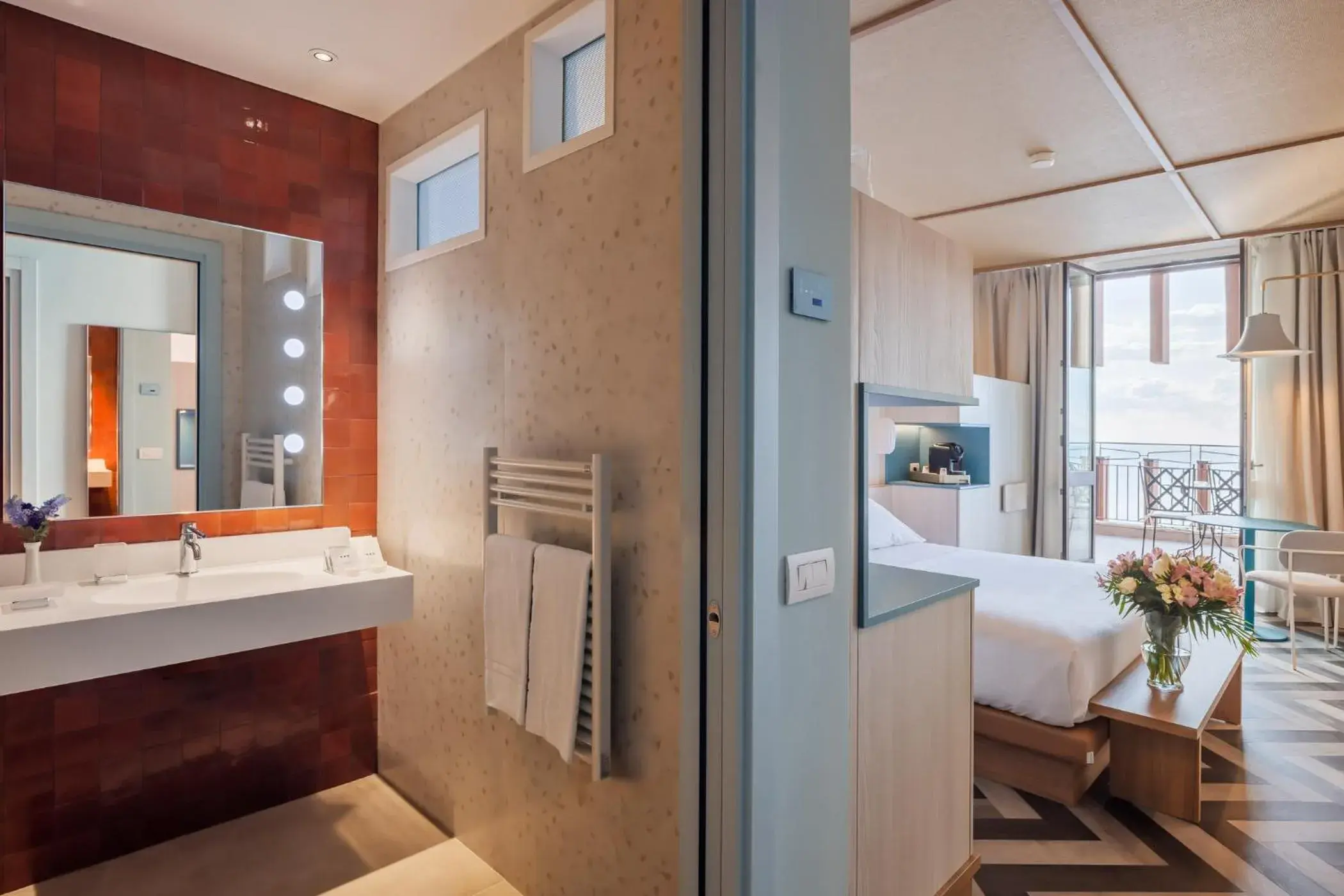 Bathroom, Bed in UNA Hotels Capotaormina Bathroom, Bed in UNA Hotels Capotaormina