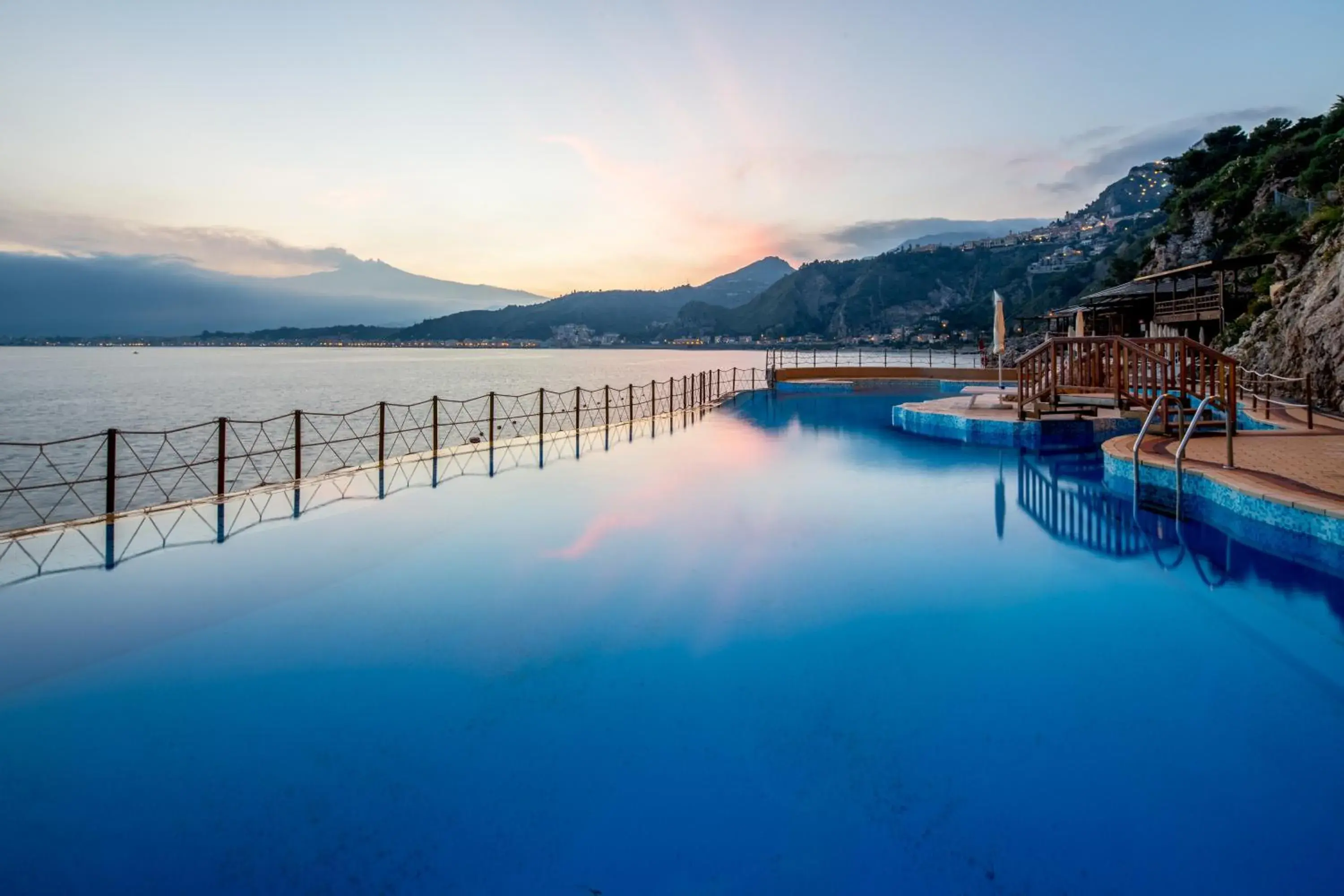 Swimming pool in UNA Hotels Capotaormina Swimming pool in UNA Hotels Capotaormina