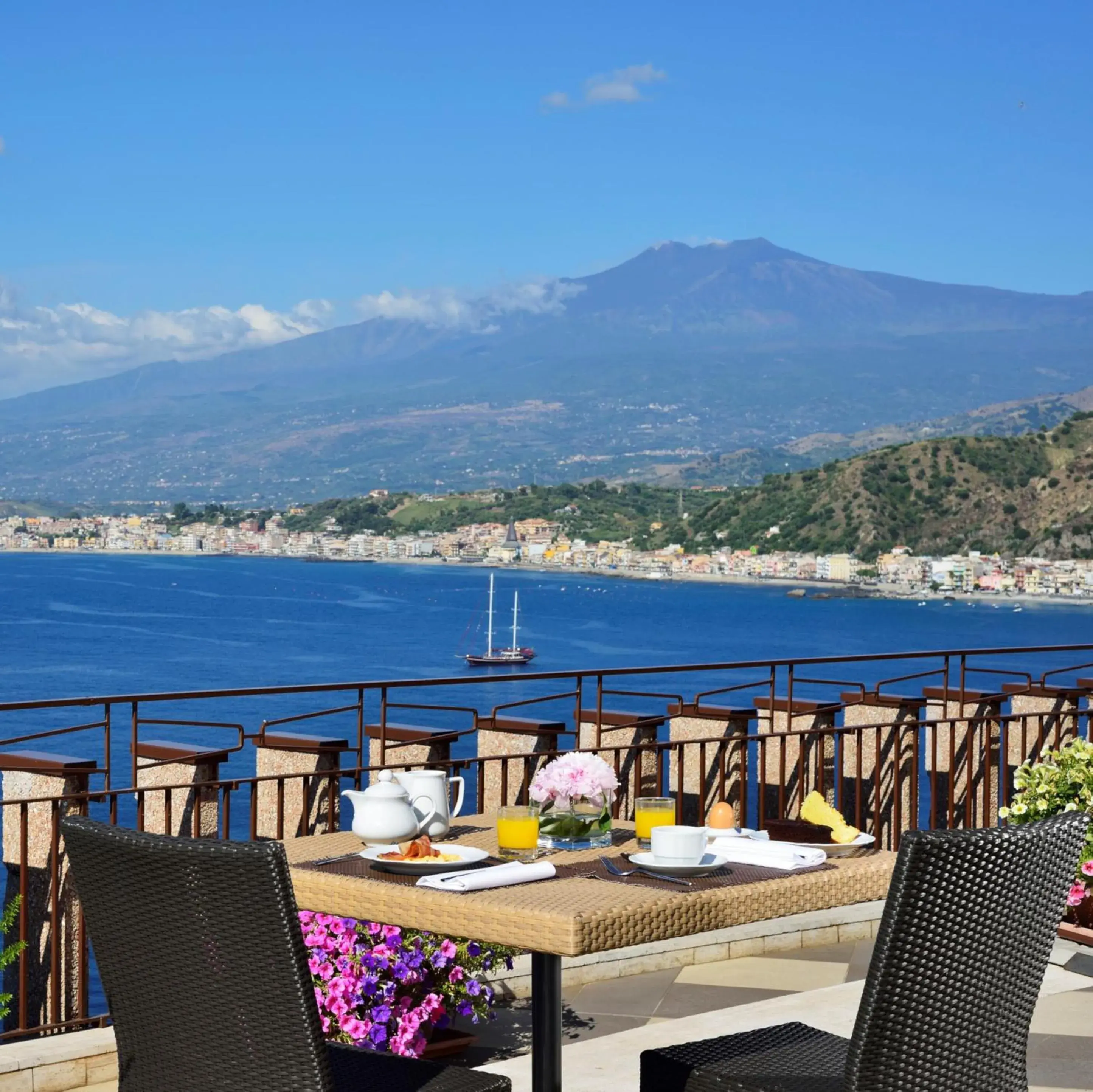 Restaurant/places to eat in UNA Hotels Capotaormina Restaurant/places to eat in UNA Hotels Capotaormina