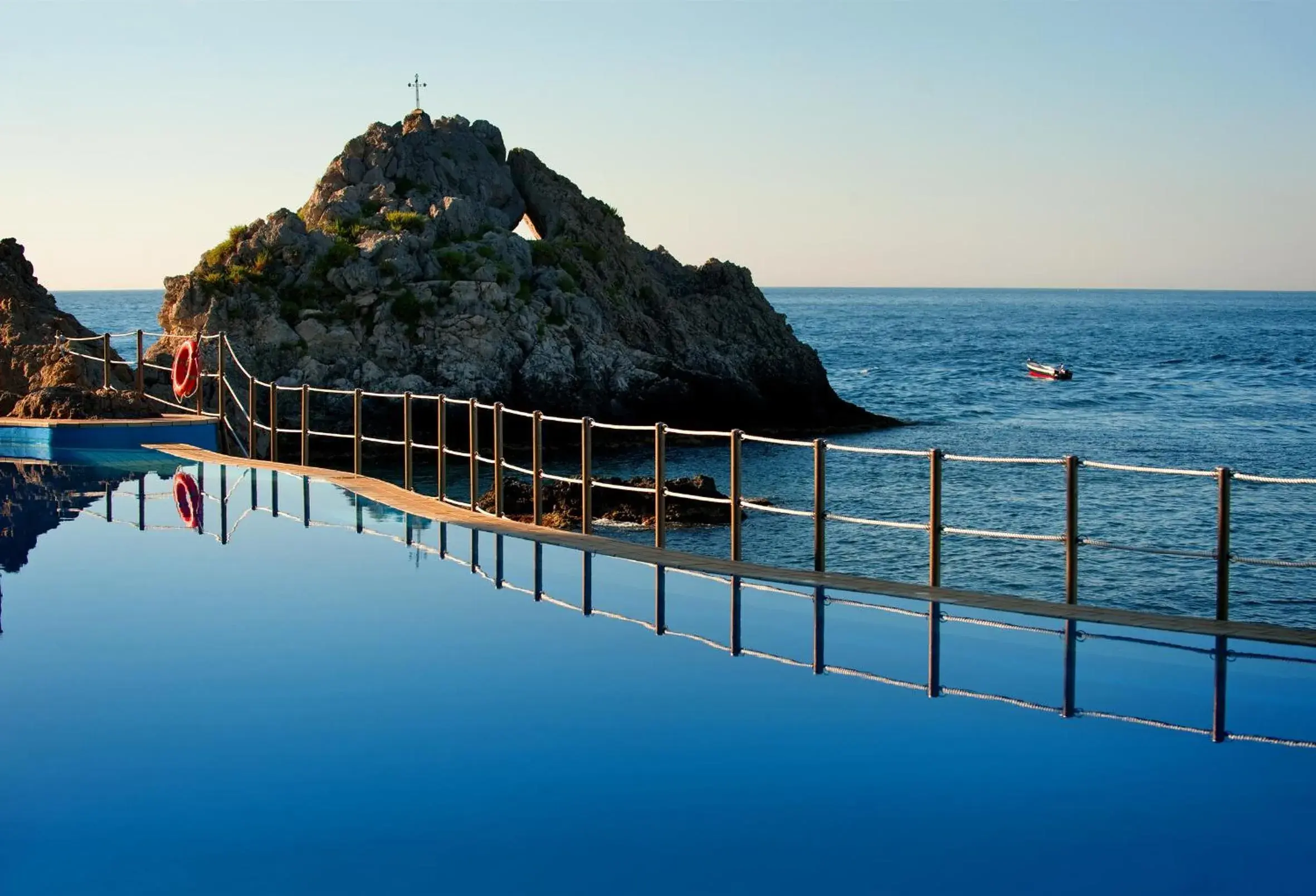 Pool view in UNA Hotels Capotaormina Pool view in UNA Hotels Capotaormina