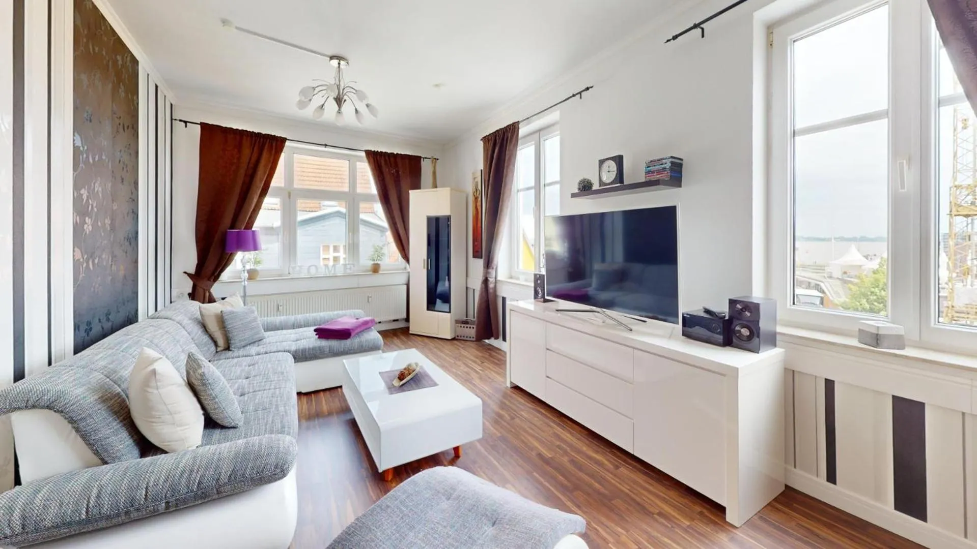 TV and multimedia in Apartments am Sund