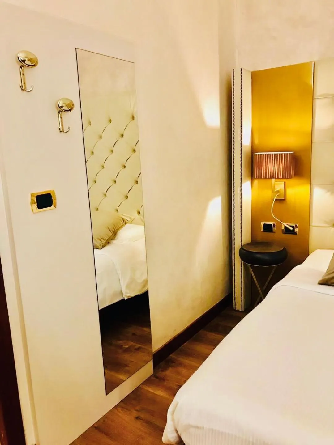 Photo of the whole room, Bed in Hotel Mythos