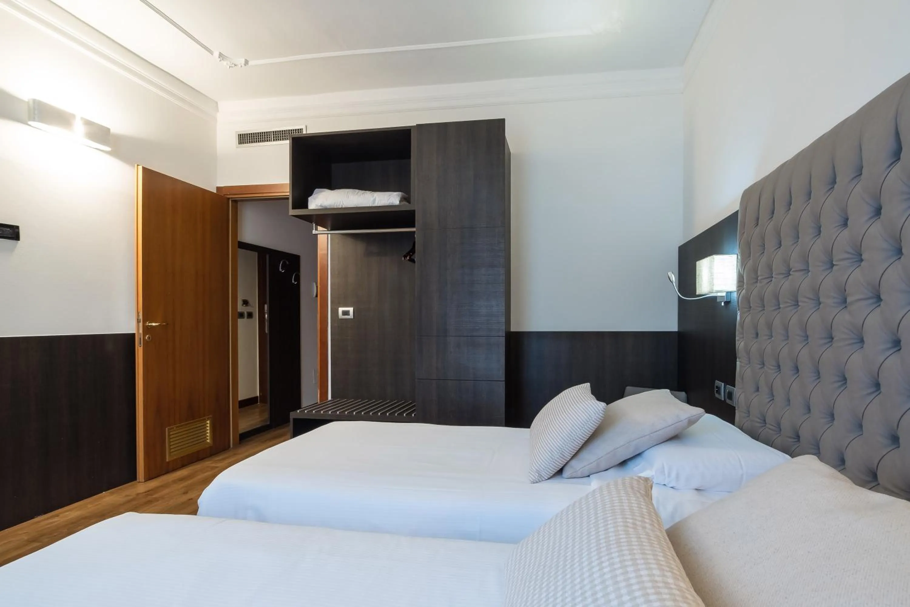 Photo of the whole room, Bed in Hotel Mythos