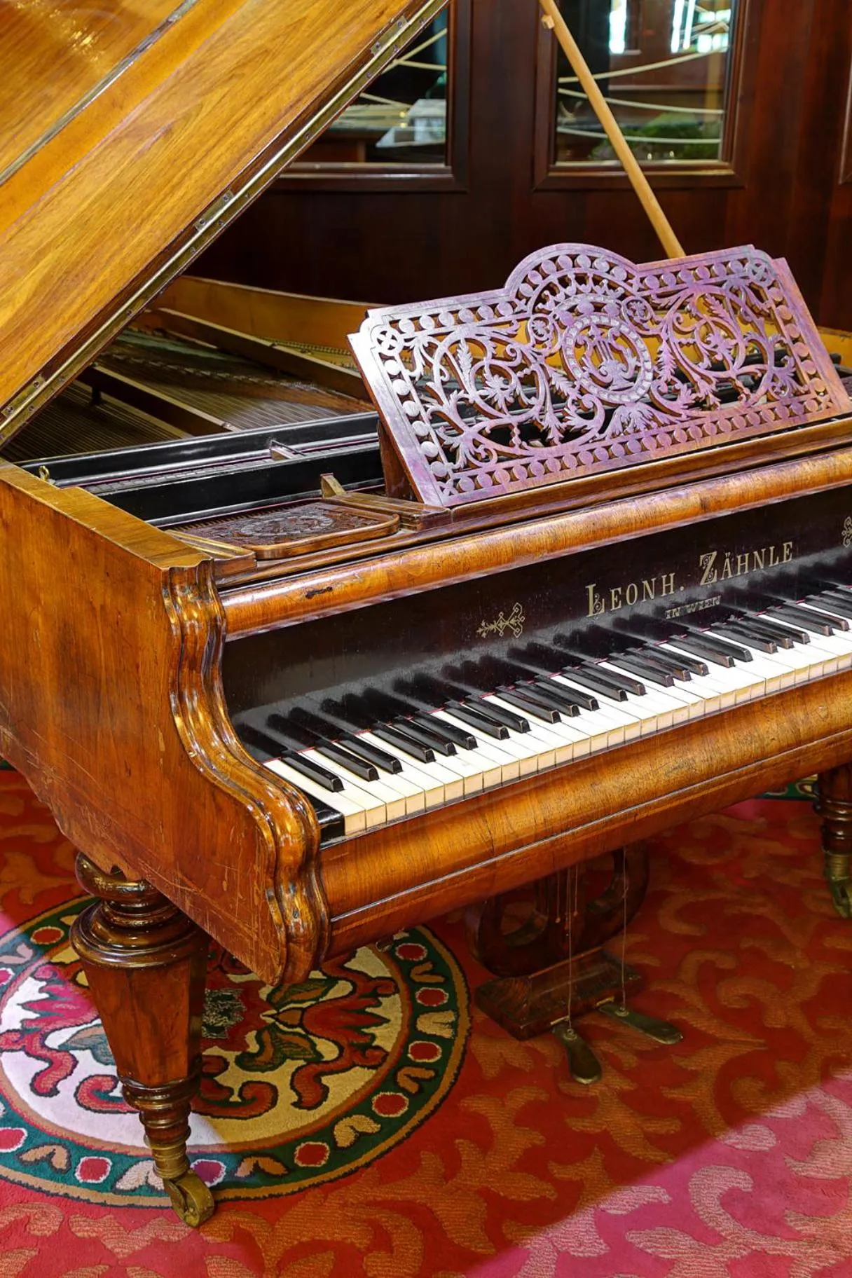 Communal lounge/ TV room in Hotel Mythos