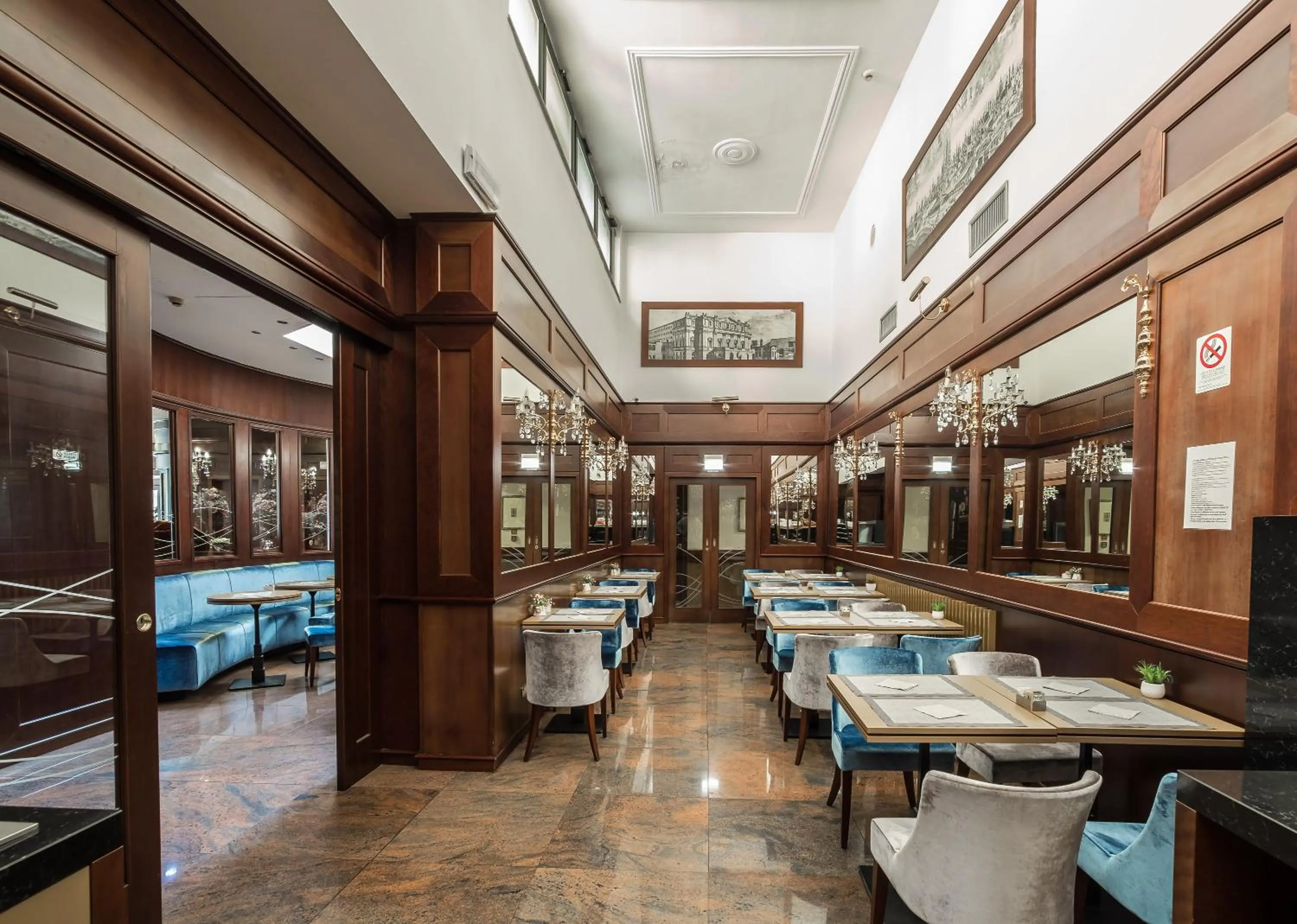 Restaurant/places to eat in Hotel Mythos