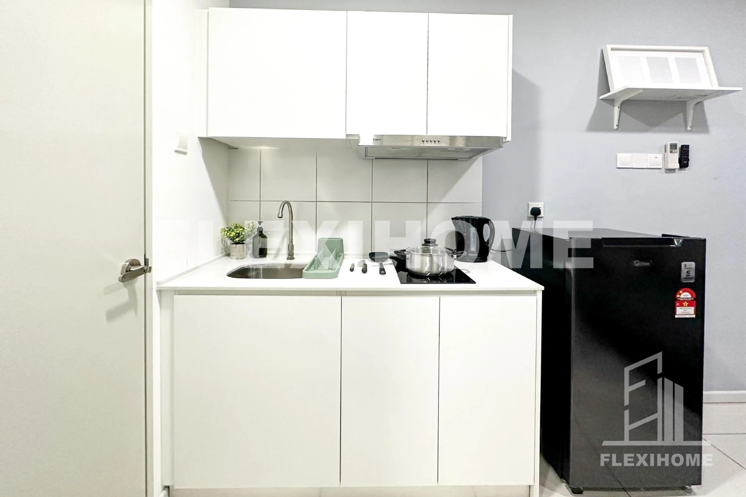 Kitchen or kitchenette in KLIA-KLIA 2, Comfy Studio, Horizon Suites Sepang-Dengkil by Flexihome-MY