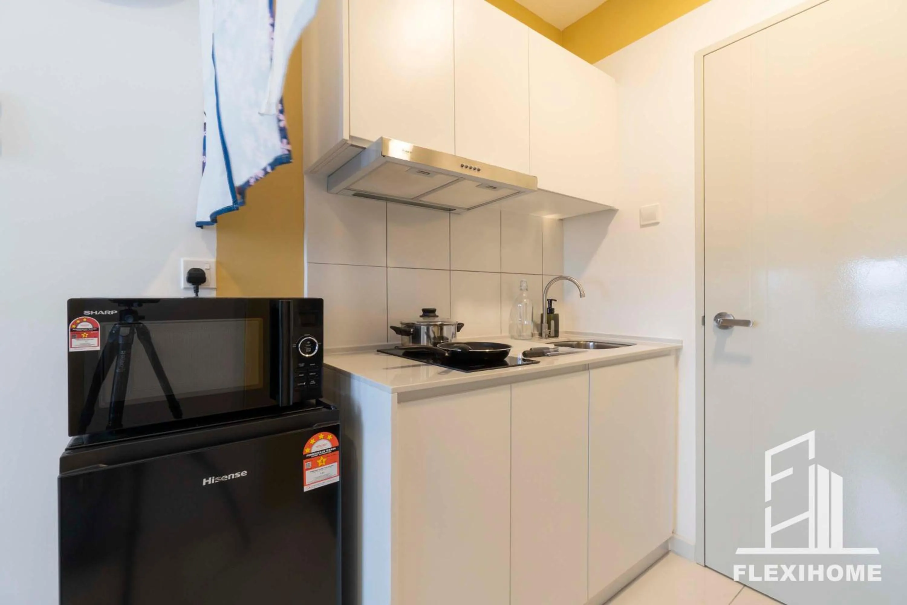 Kitchen or kitchenette in KLIA-KLIA 2, Comfy Studio, Horizon Suites Sepang-Dengkil by Flexihome-MY