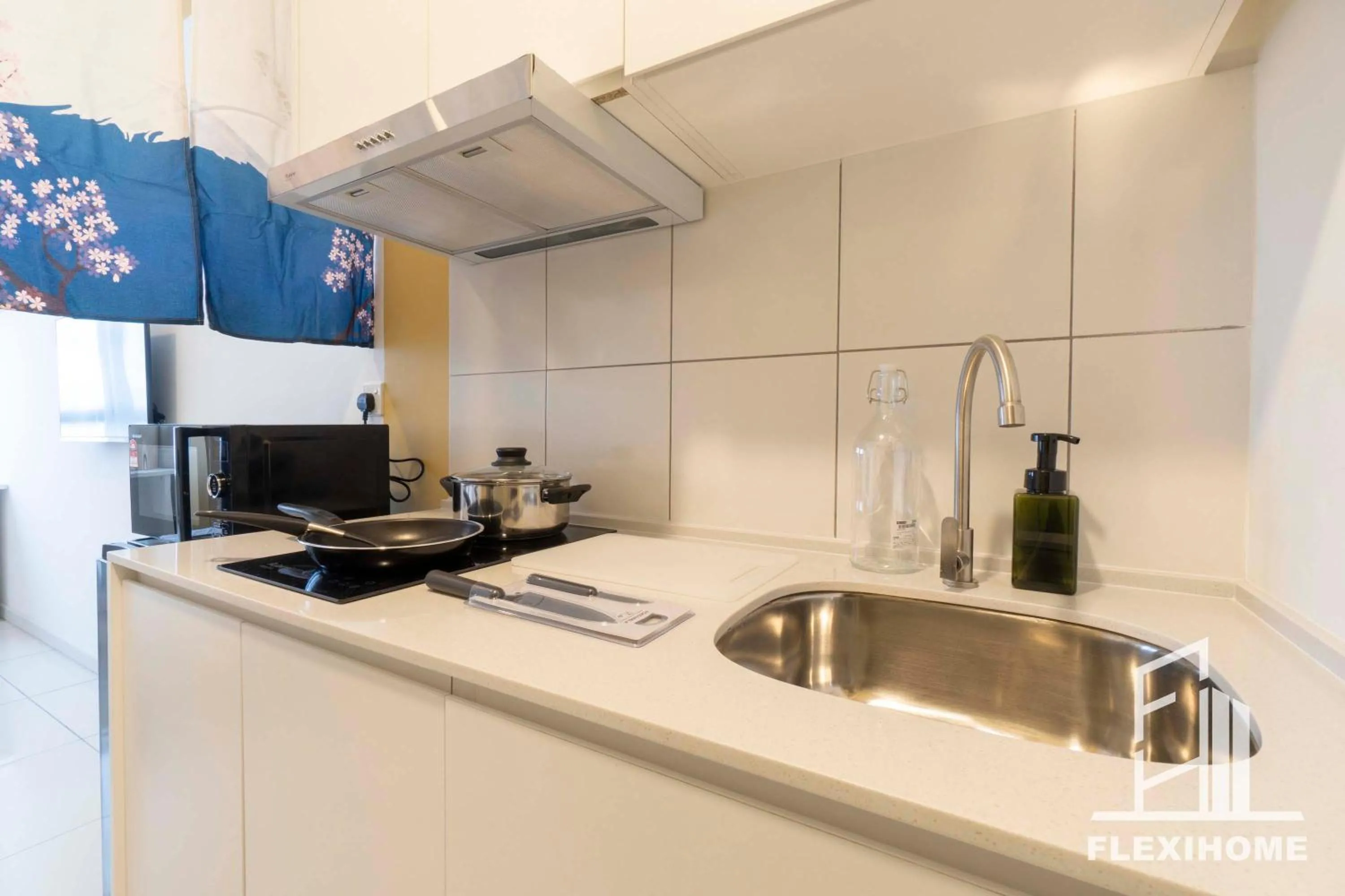 Kitchen or kitchenette in KLIA-KLIA 2, Comfy Studio, Horizon Suites Sepang-Dengkil by Flexihome-MY