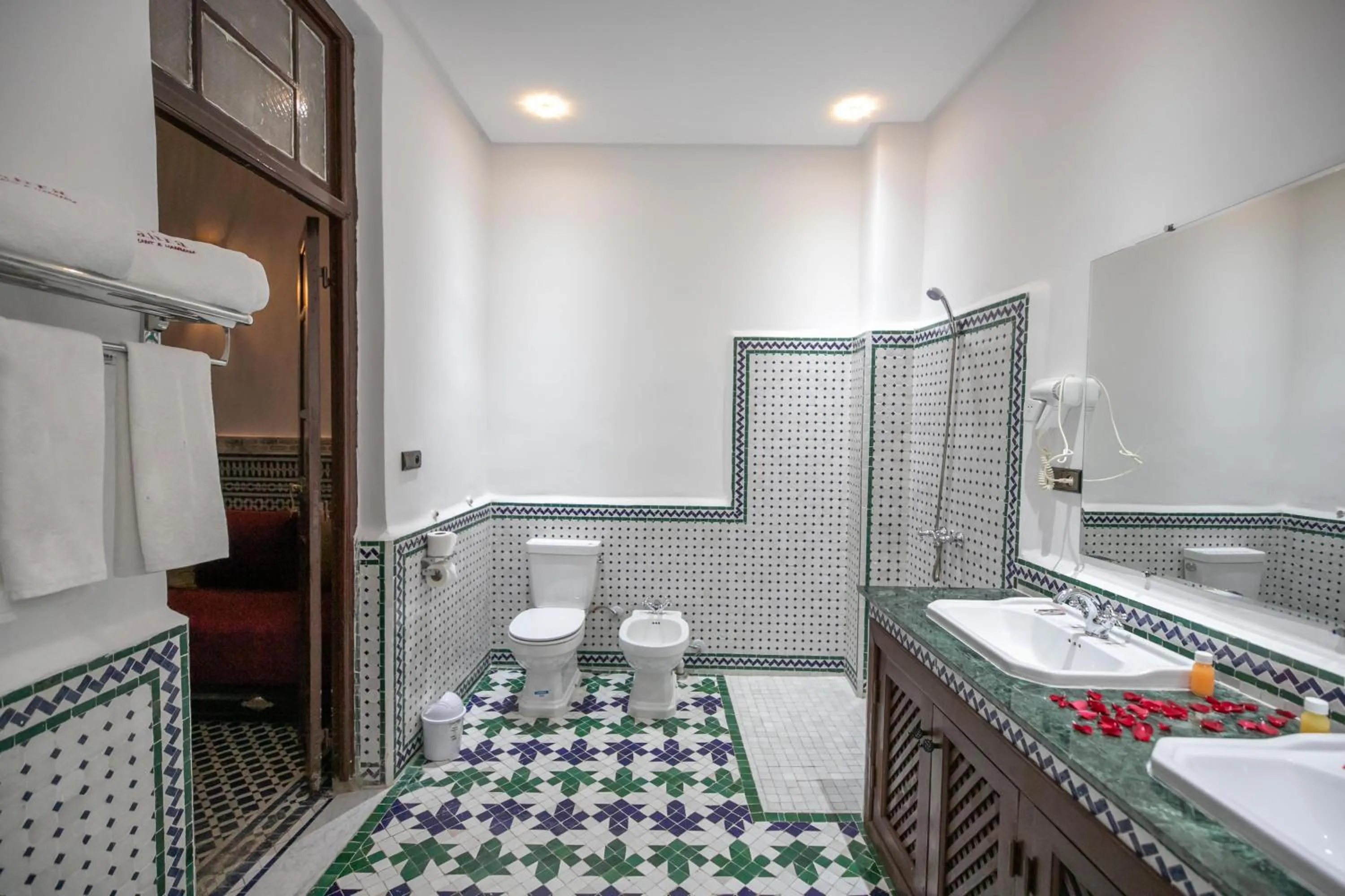 Shower, Bed in Riad Dari Fes