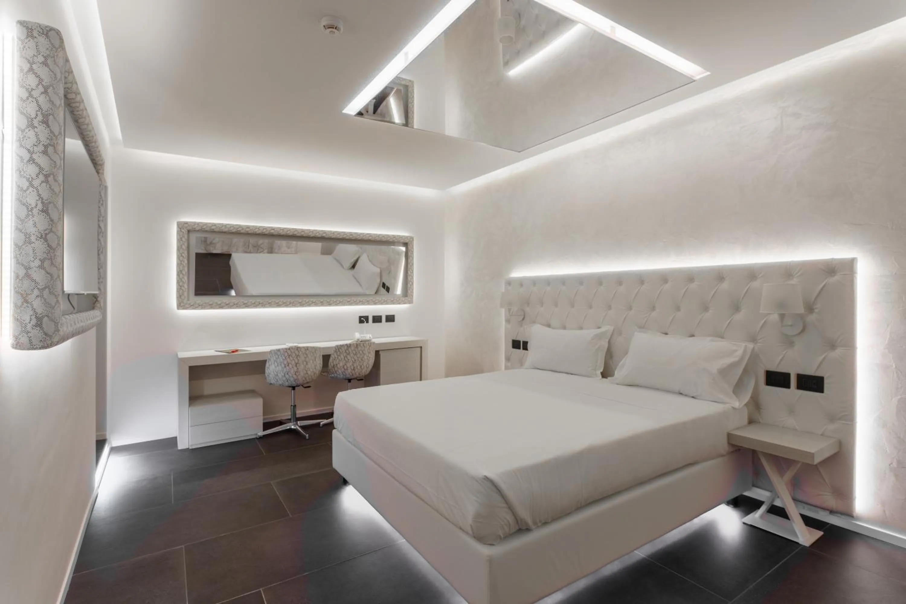 Bed in Motel Hotel Charlie