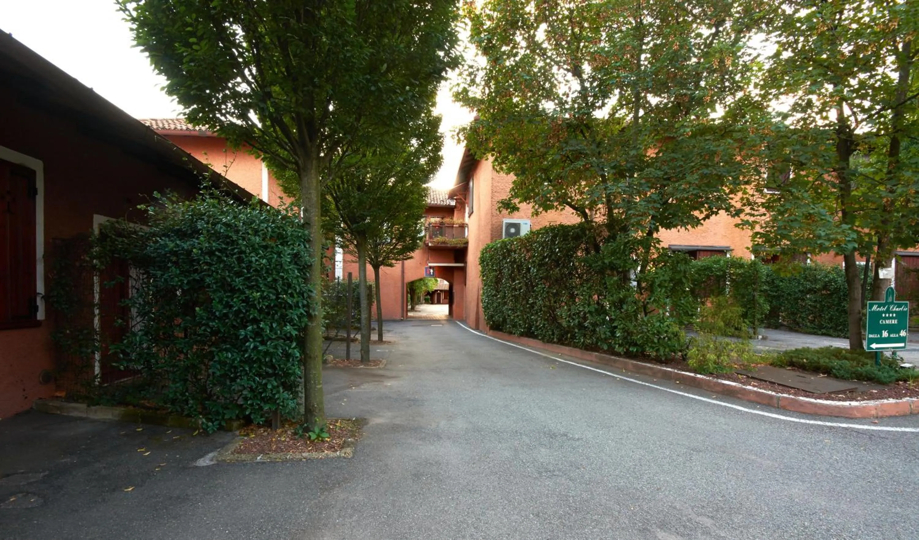 Day in Motel Hotel Charlie