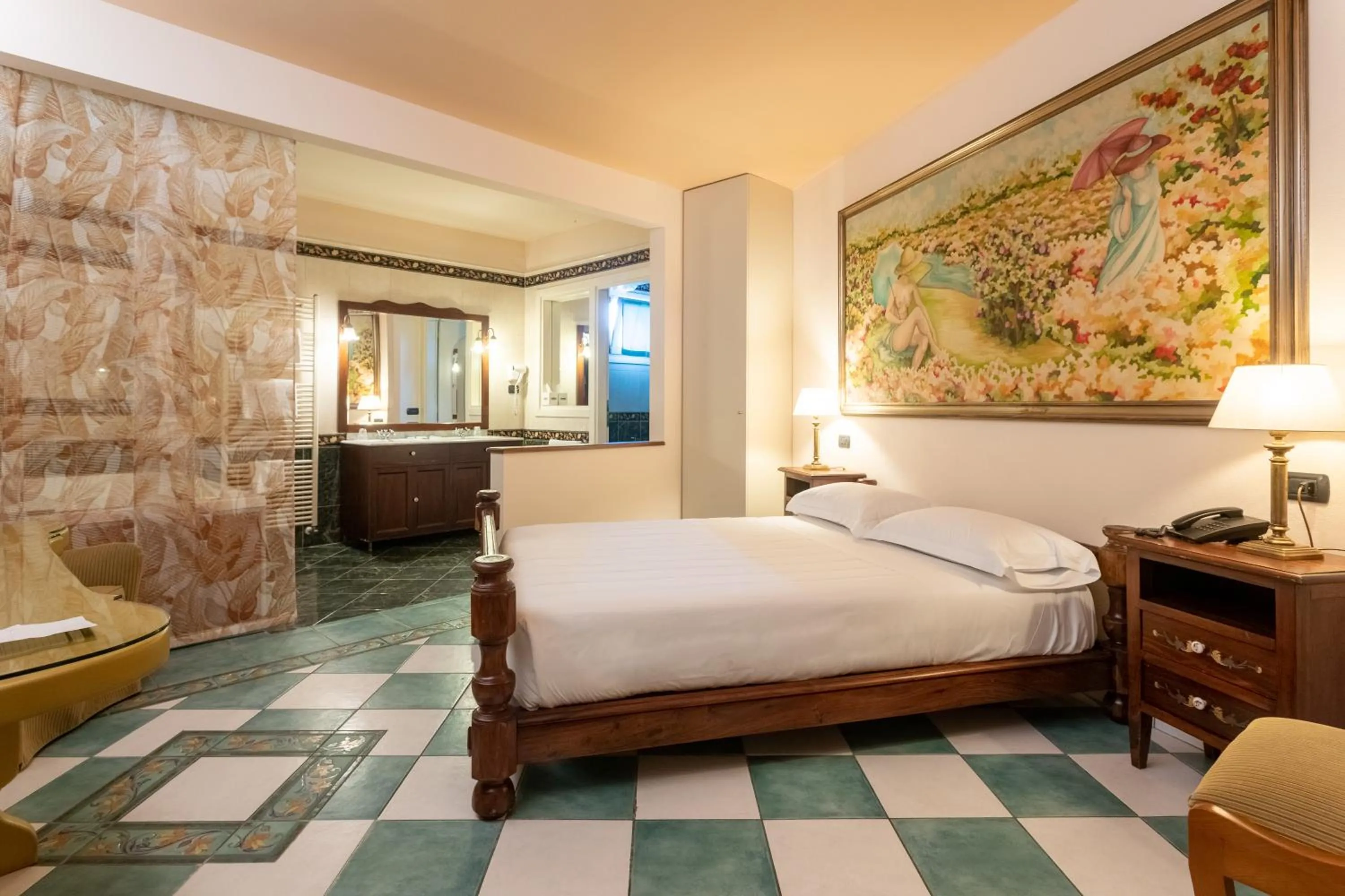 Bed in Motel Hotel Charlie