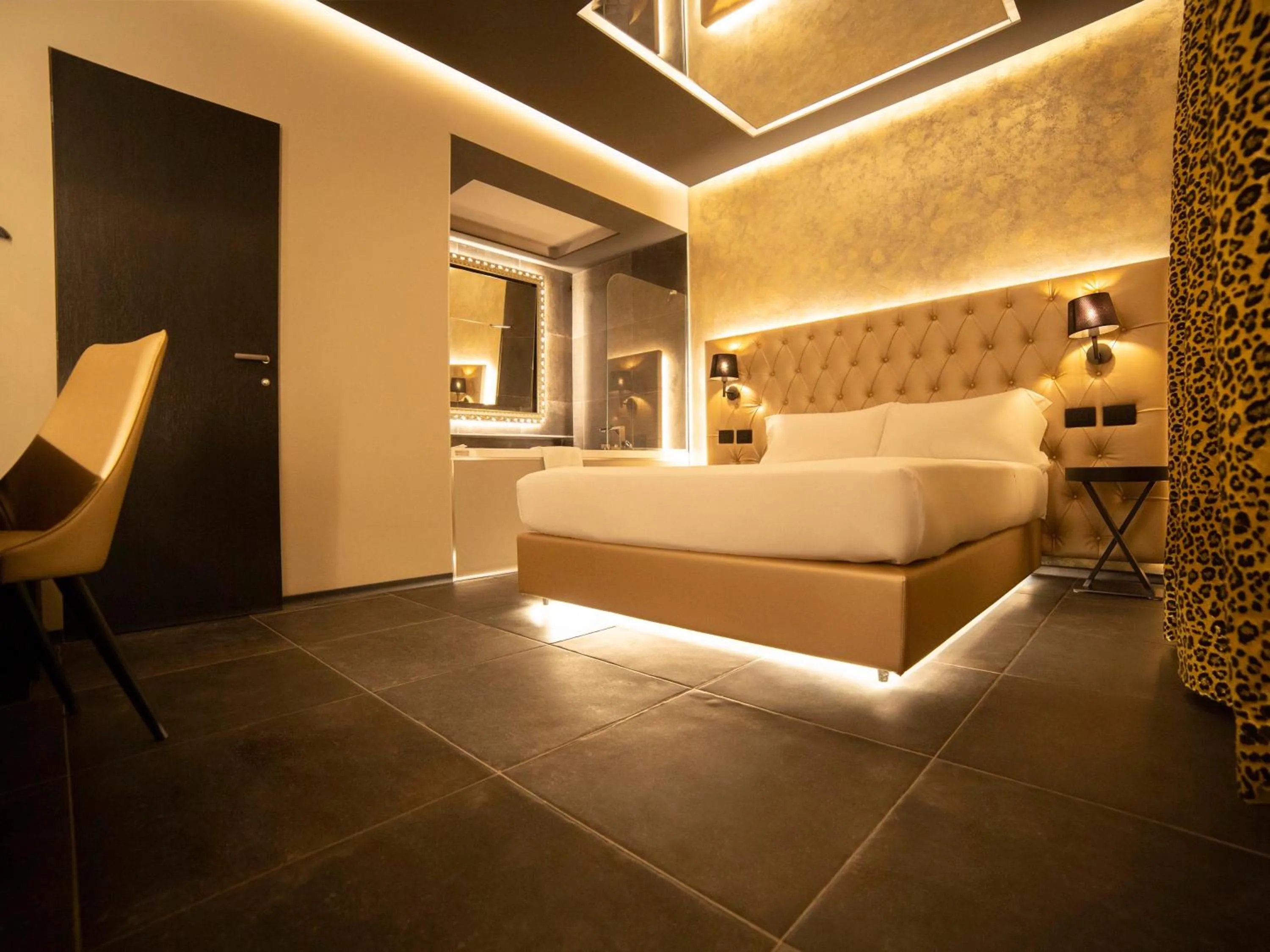 Bed in Motel Hotel Charlie