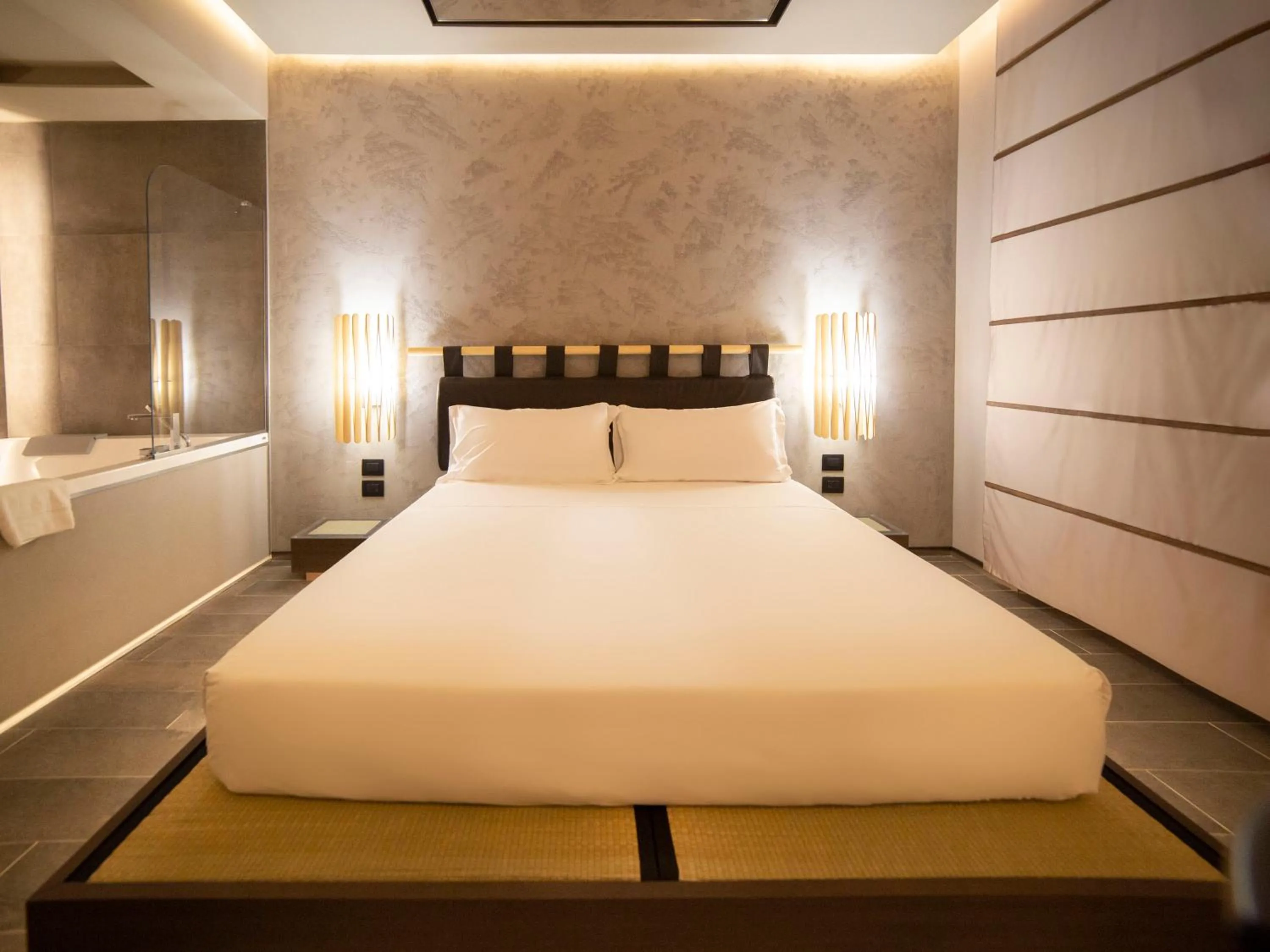 Bed in Motel Hotel Charlie