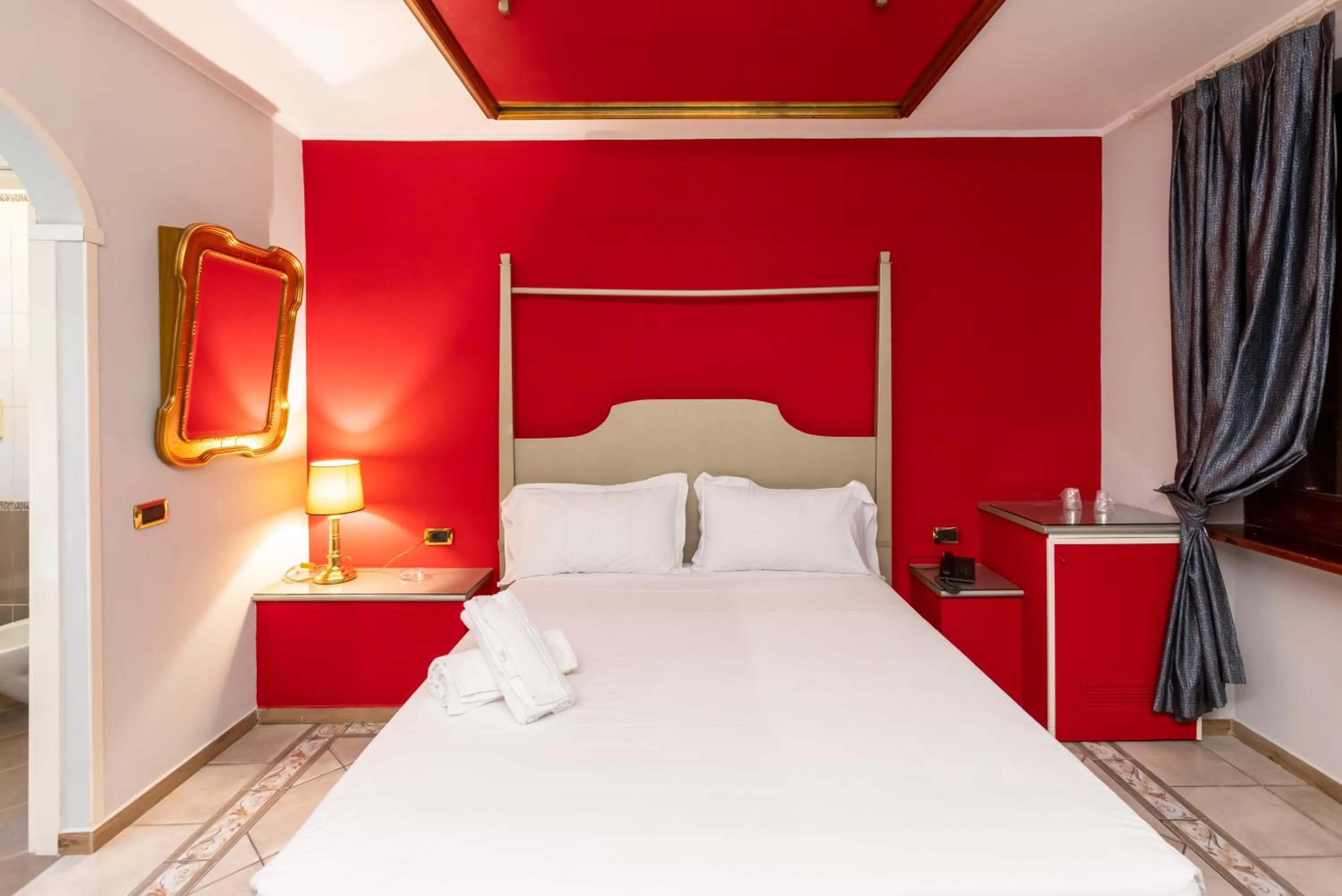 Bed in Motel Hotel Charlie