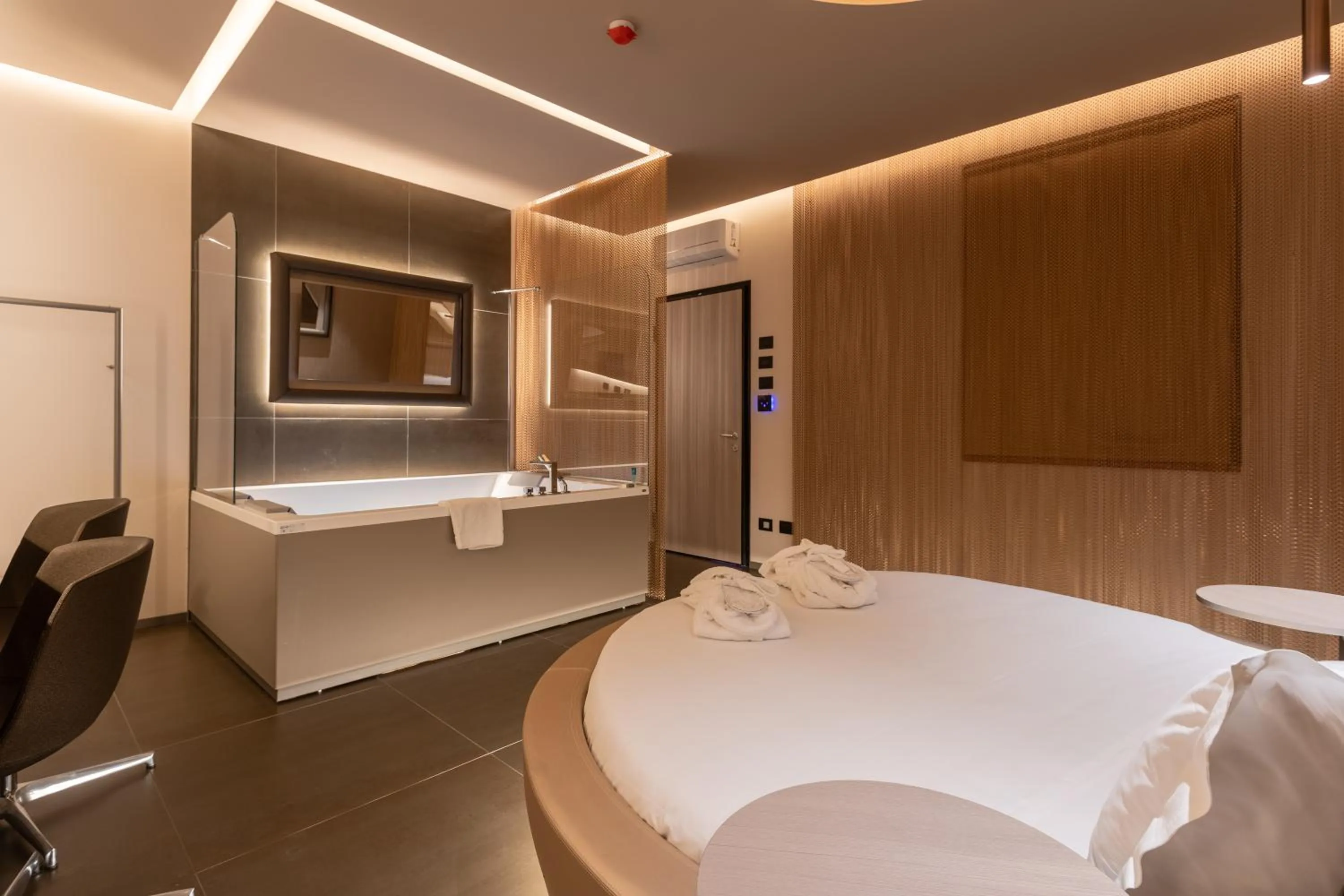 Bed in Motel Hotel Charlie