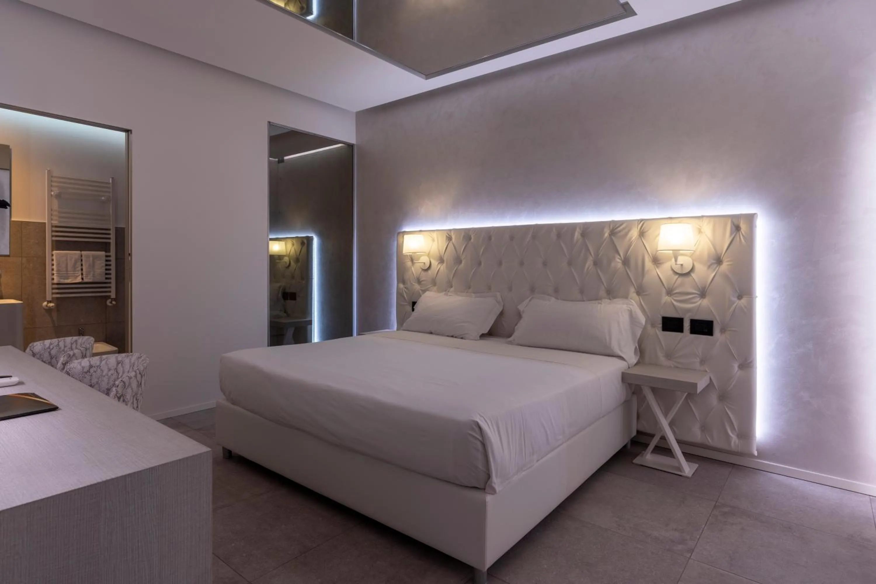 Bed in Motel Hotel Charlie