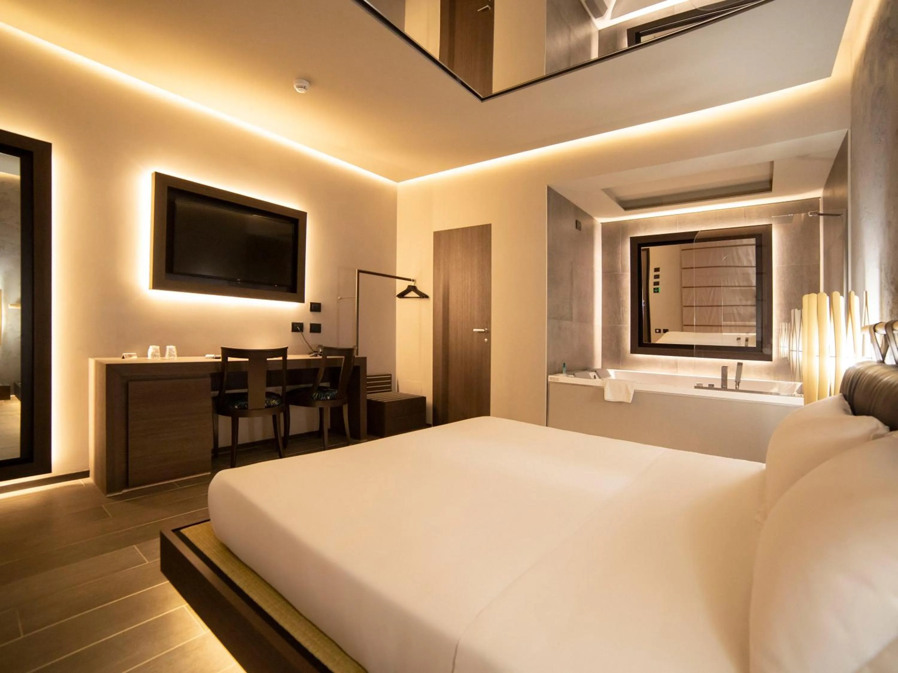 Bed in Motel Hotel Charlie