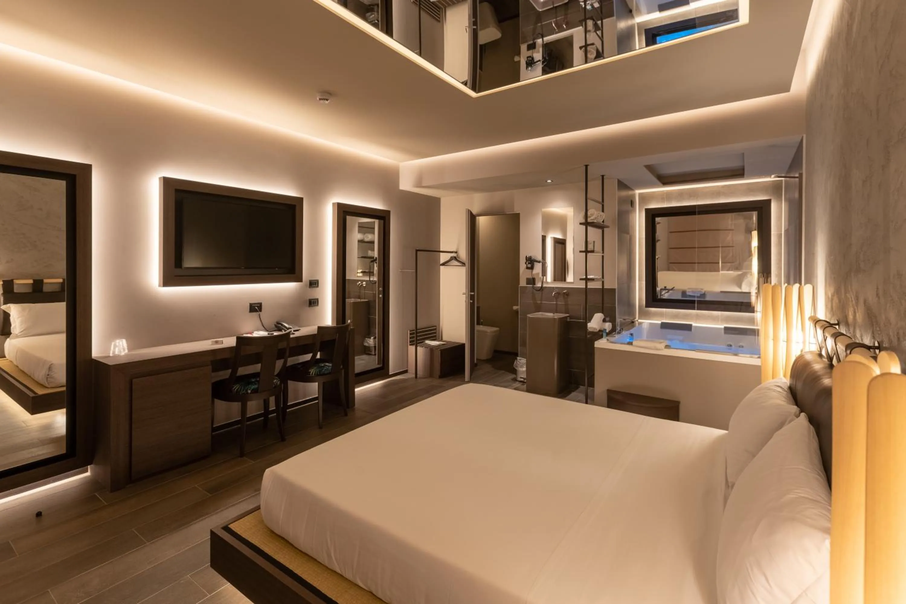 Bed in Motel Hotel Charlie