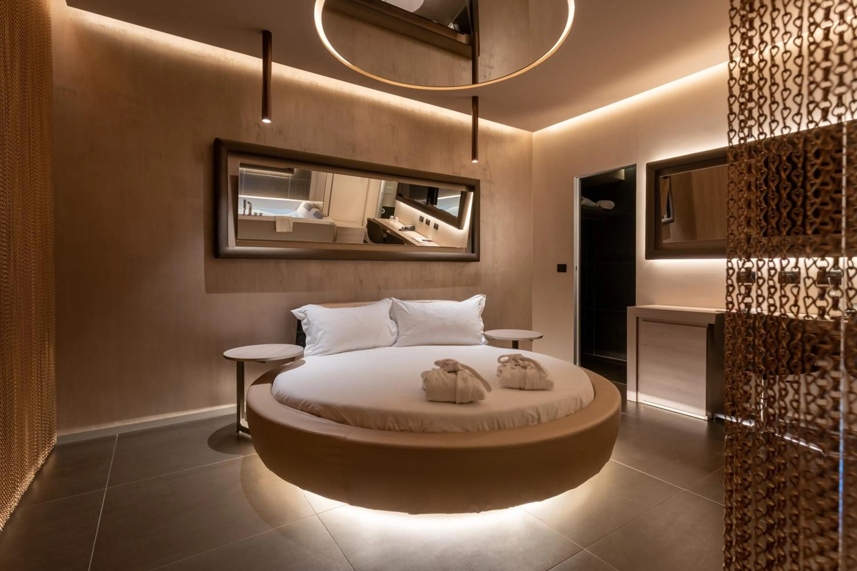 Bed in Motel Hotel Charlie