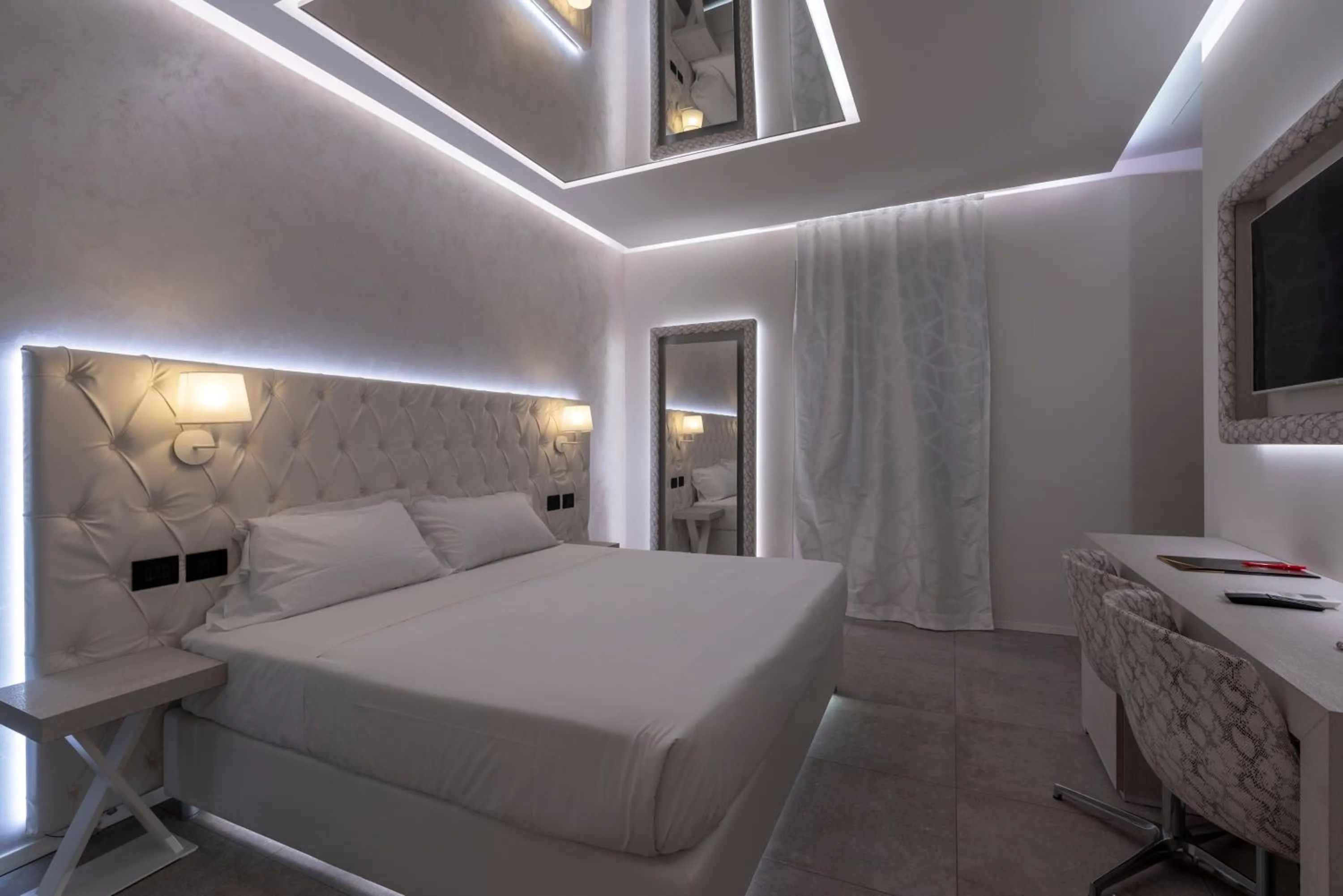 Bed in Motel Hotel Charlie