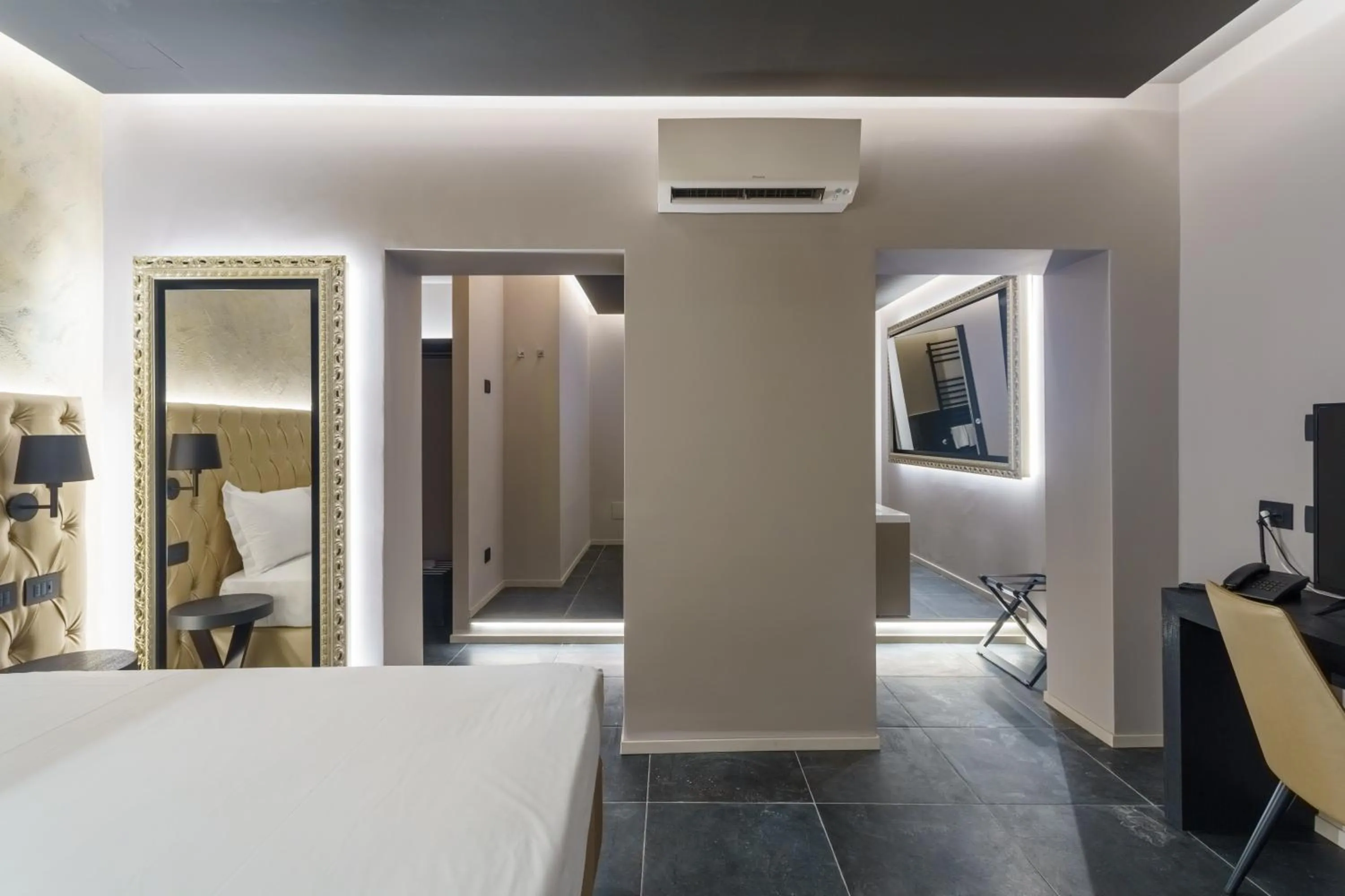 Bed in Motel Hotel Charlie