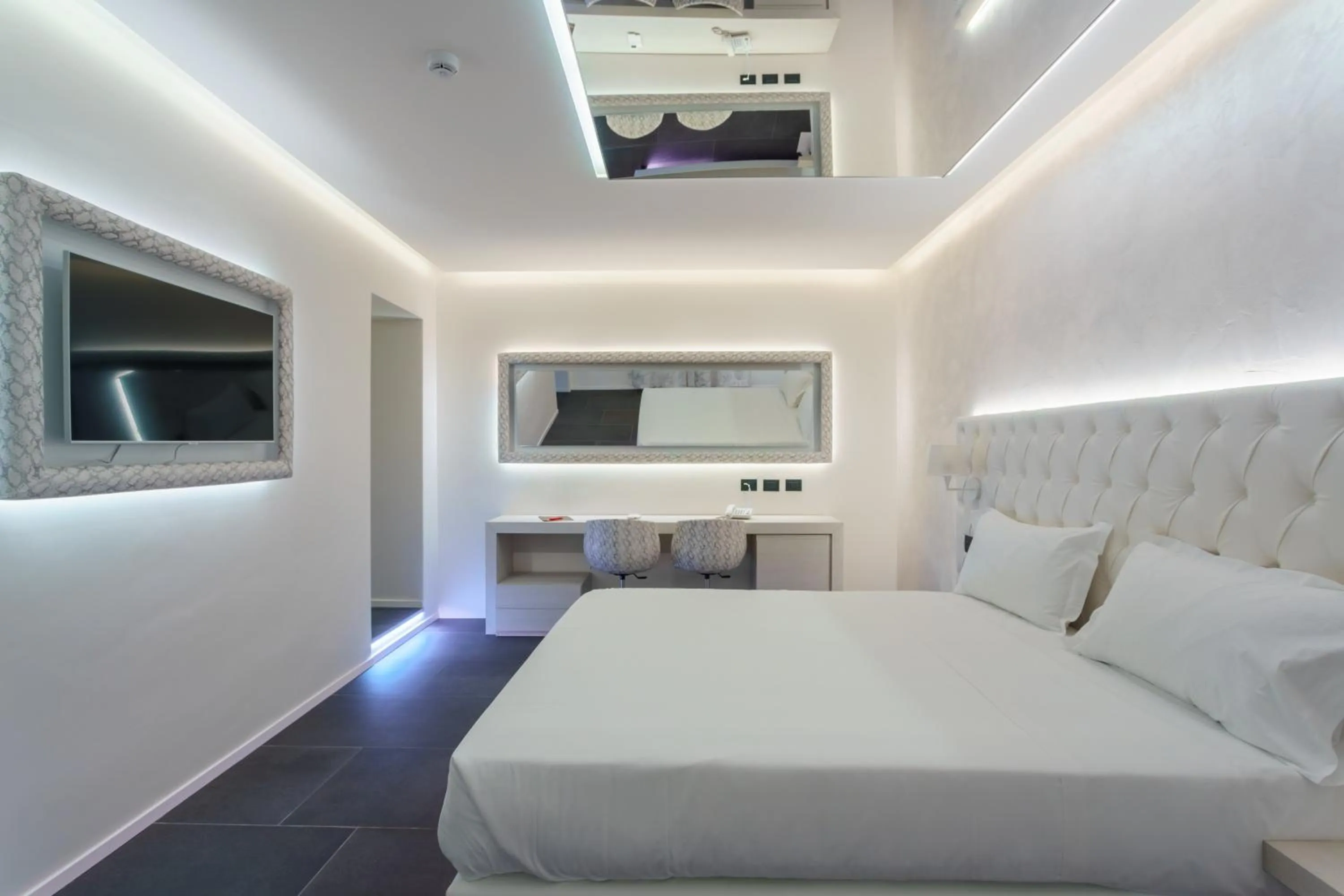 Bed in Motel Hotel Charlie