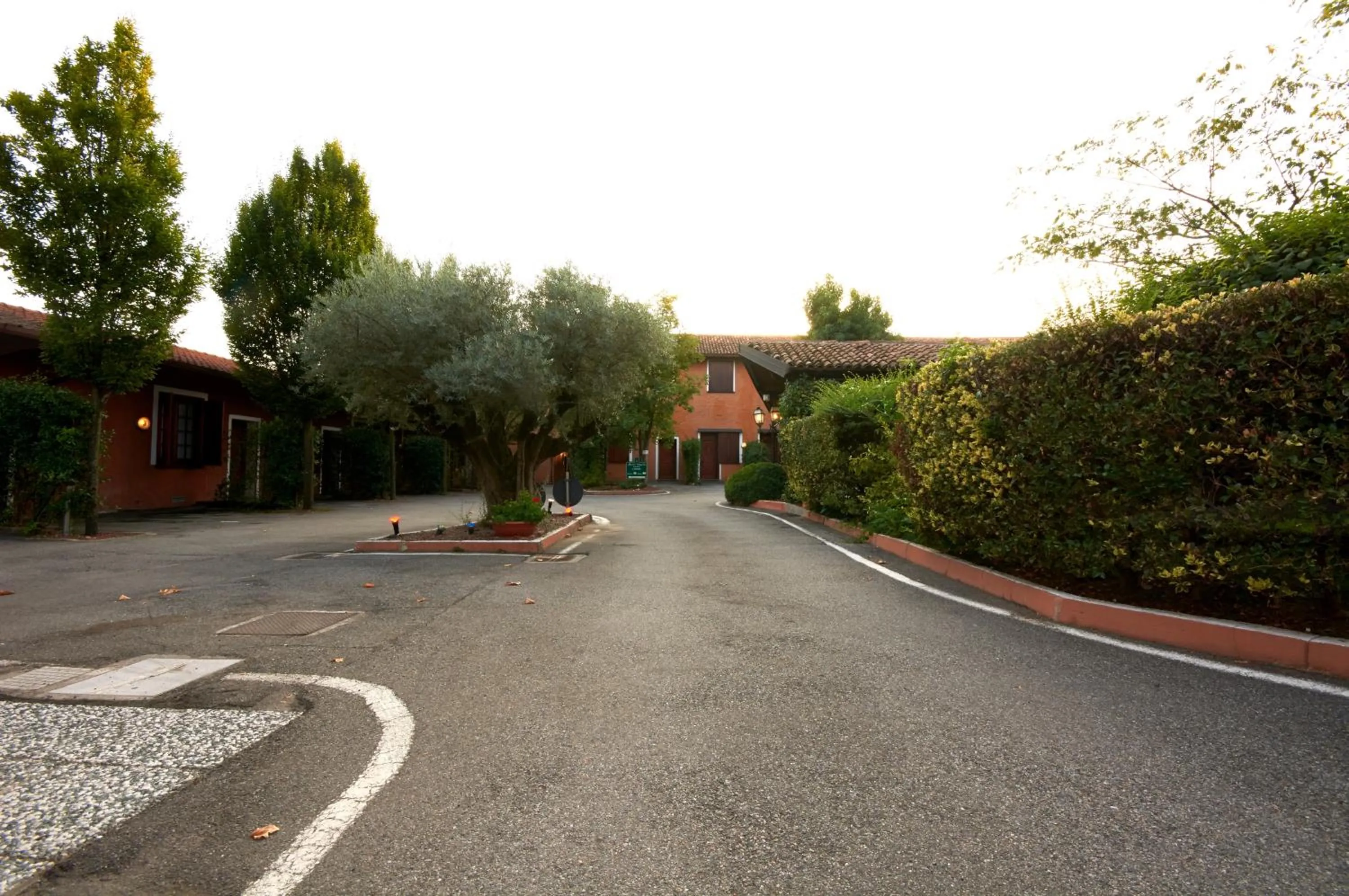 Property building in Motel Hotel Charlie