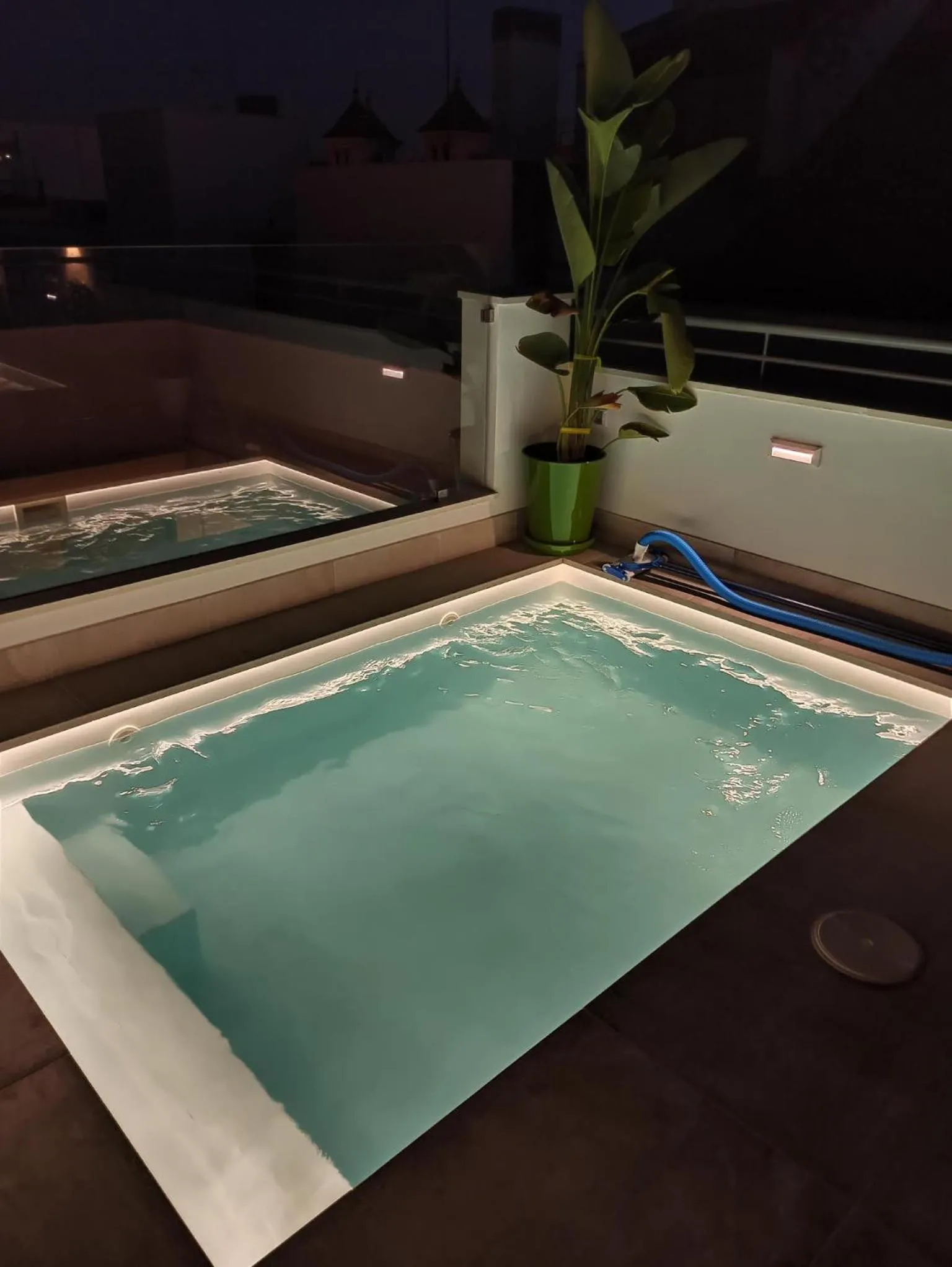Luxury Penthouse with private pool Setas monument