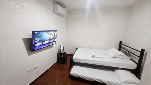 Double Room with Private Bathroom - single occupancy in Mom's house Colombia Double Room with Private Bathroom - single occupancy in Mom's house Colombia