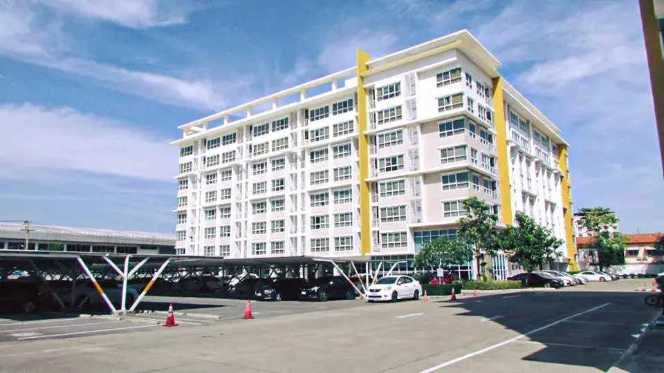 Property building in Jpark Residences at Thammasat Rangsit Property building in Jpark Residences at Thammasat Rangsit